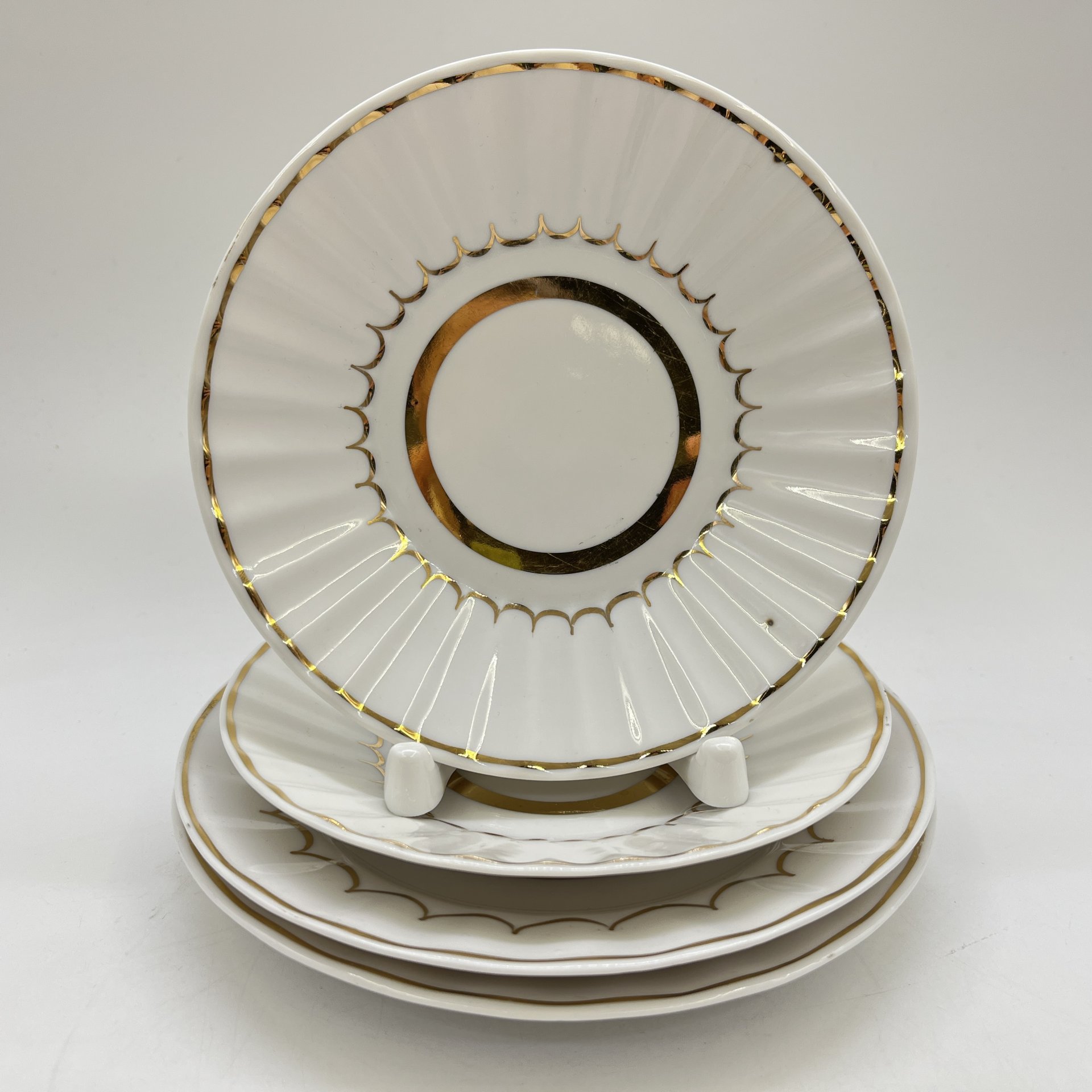 Набор из 4-х тарелок (2 блюдца и 2 пирожковые тарелки), фарфор, золочение, Дмитровский фарфоровый завод (ДФЗ Вербилки), СССР, 1965-1991 гг.