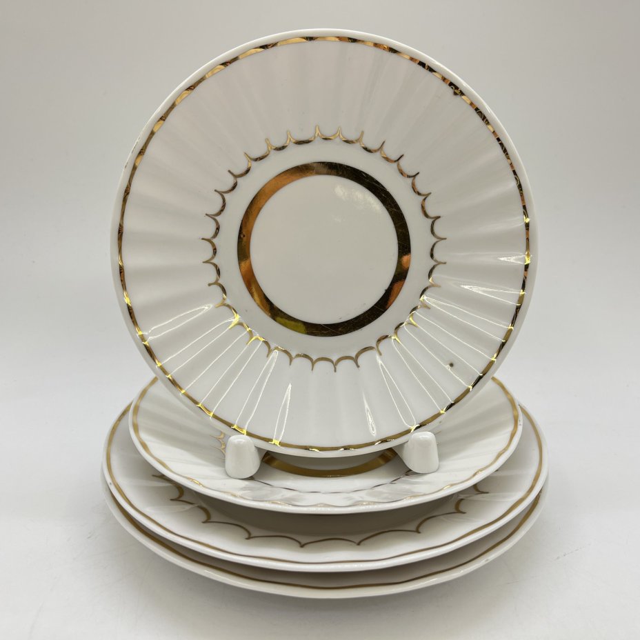 Набор из 4-х тарелок (2 блюдца и 2 пирожковые тарелки), фарфор, золочение, Дмитровский фарфоровый завод (ДФЗ Вербилки), СССР, 1965-1991 гг.