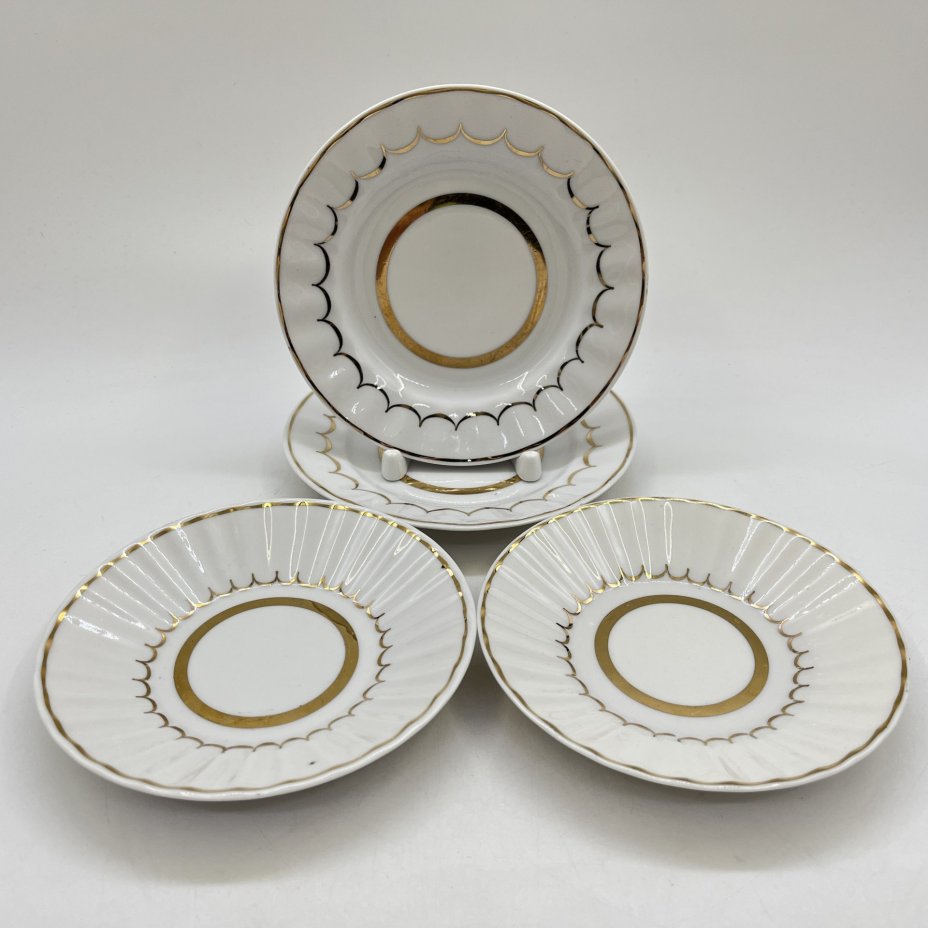 Набор из 4-х тарелок (2 блюдца и 2 пирожковые тарелки), фарфор, золочение, Дмитровский фарфоровый завод (ДФЗ Вербилки), СССР, 1965-1991 гг.