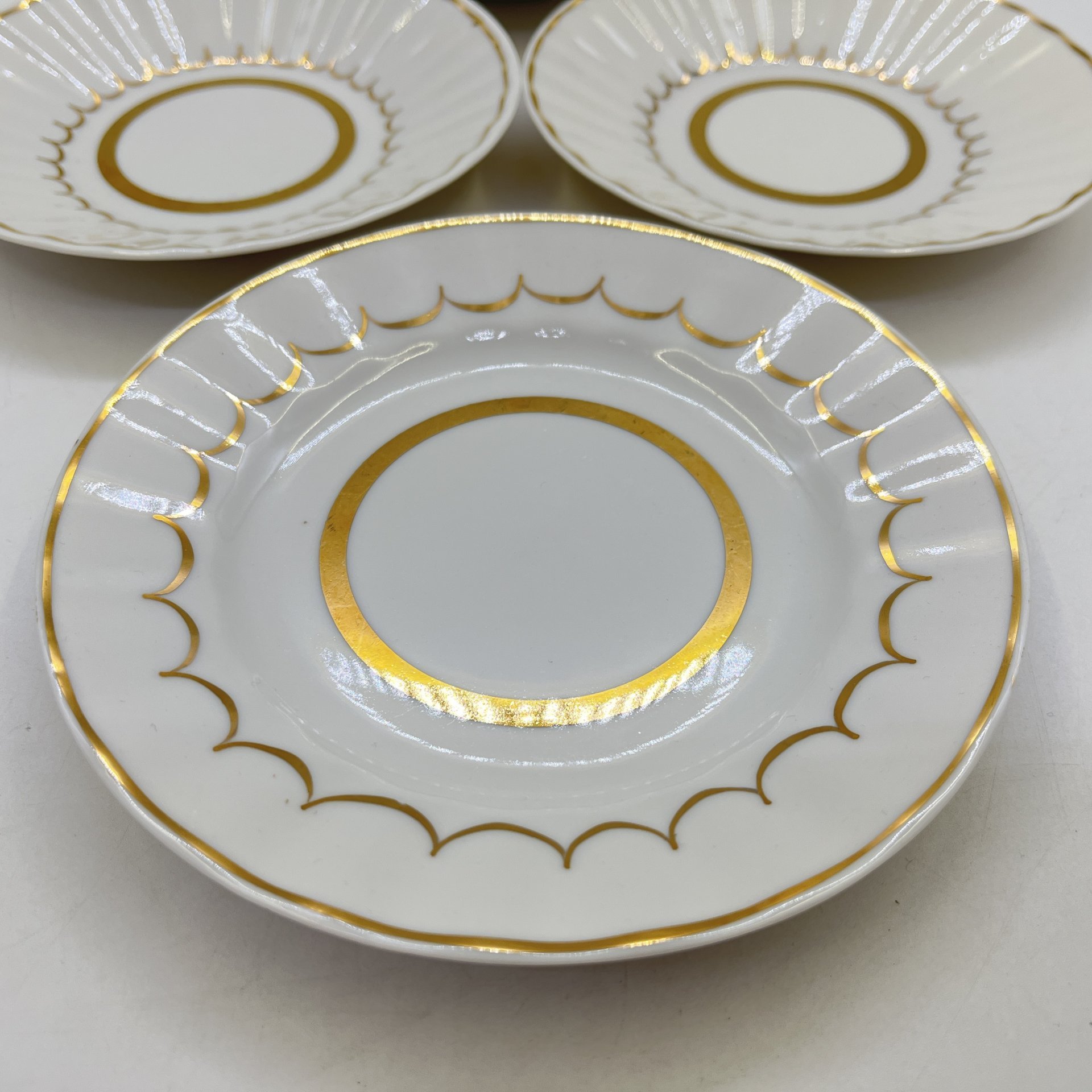 Набор из 4-х тарелок (2 блюдца и 2 пирожковые тарелки), фарфор, золочение, Дмитровский фарфоровый завод (ДФЗ Вербилки), СССР, 1965-1991 гг.
