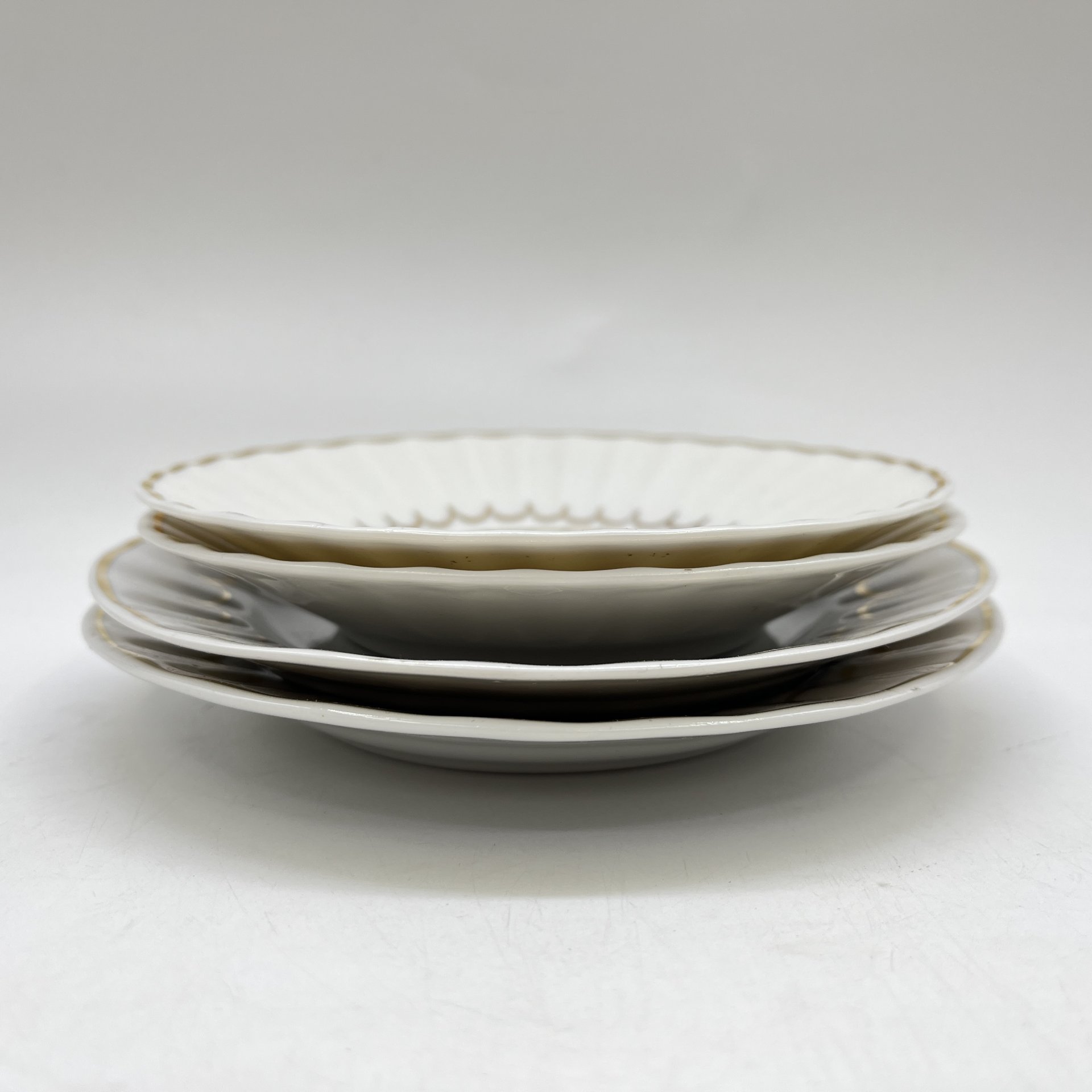 Набор из 4-х тарелок (2 блюдца и 2 пирожковые тарелки), фарфор, золочение, Дмитровский фарфоровый завод (ДФЗ Вербилки), СССР, 1965-1991 гг.