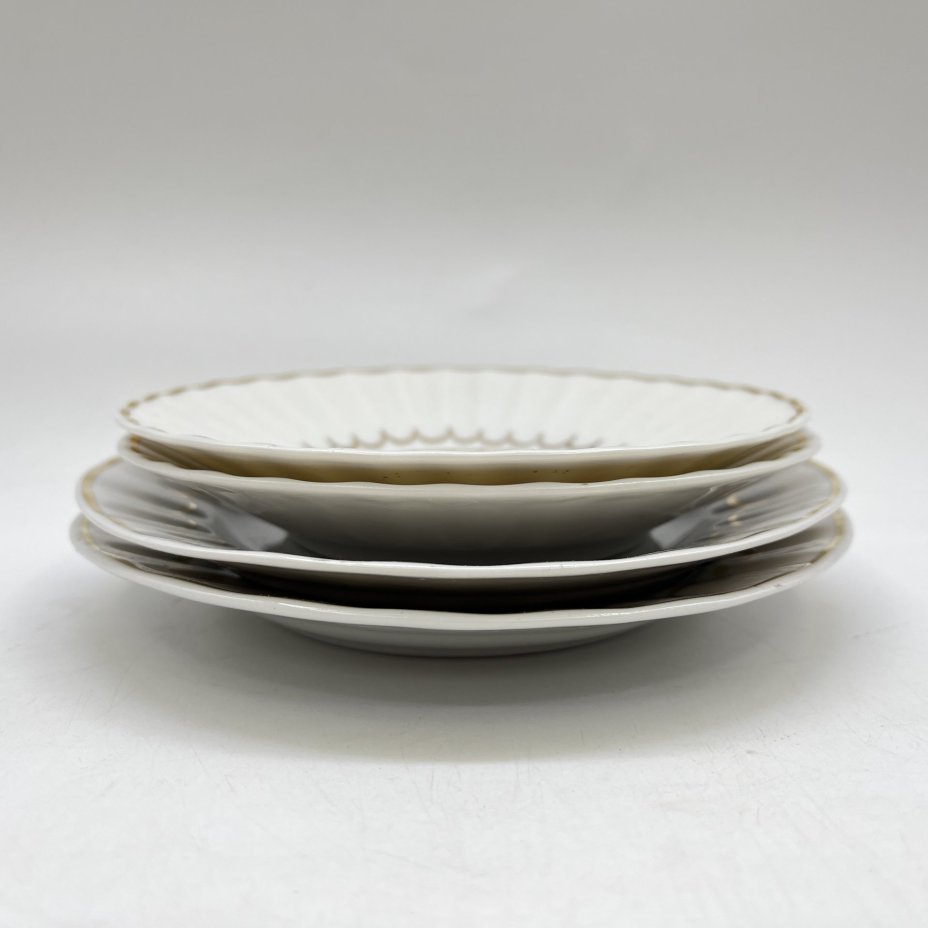 Набор из 4-х тарелок (2 блюдца и 2 пирожковые тарелки), фарфор, золочение, Дмитровский фарфоровый завод (ДФЗ Вербилки), СССР, 1965-1991 гг.