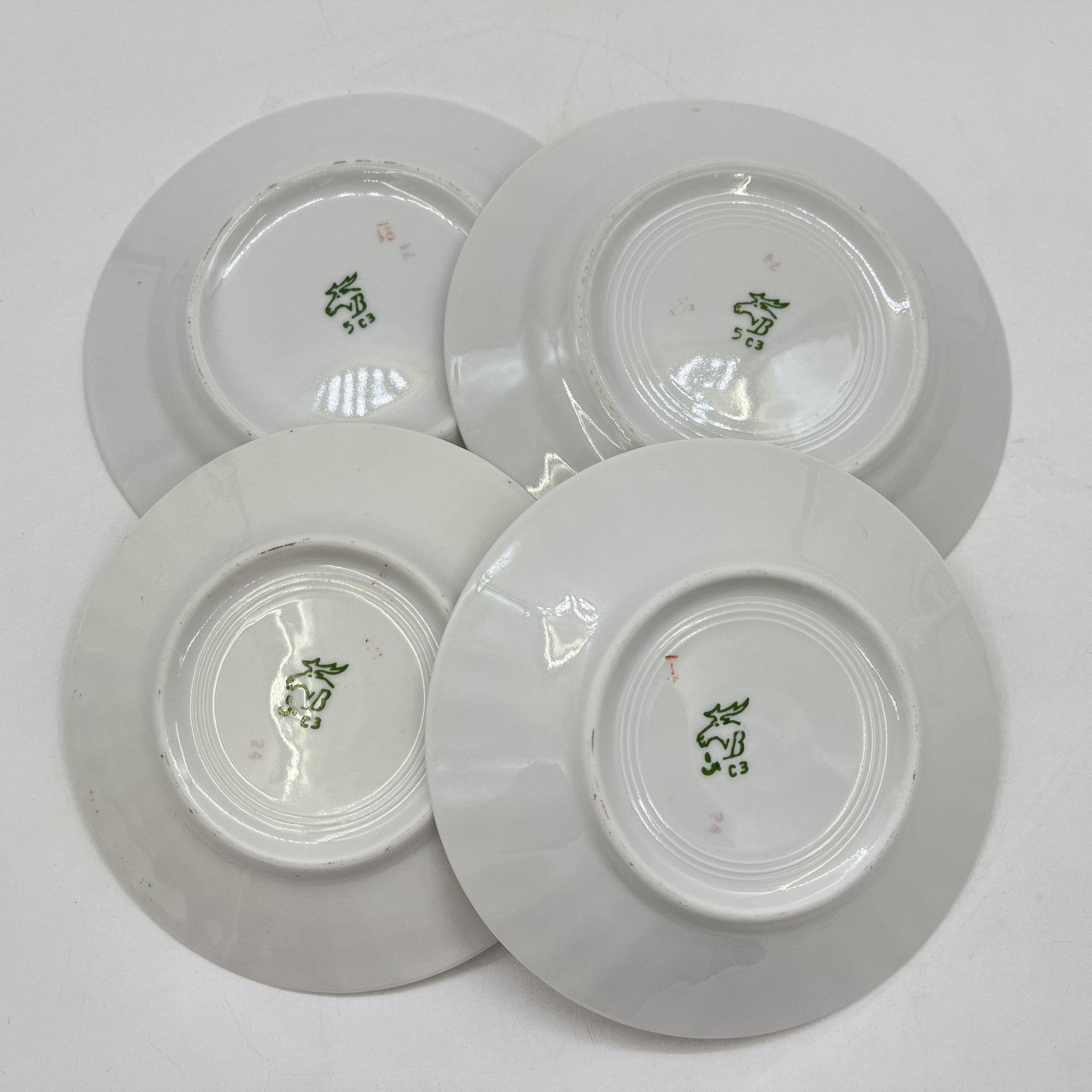 Набор из 4-х тарелок (2 блюдца и 2 пирожковые тарелки), фарфор, золочение, Дмитровский фарфоровый завод (ДФЗ Вербилки), СССР, 1965-1991 гг.