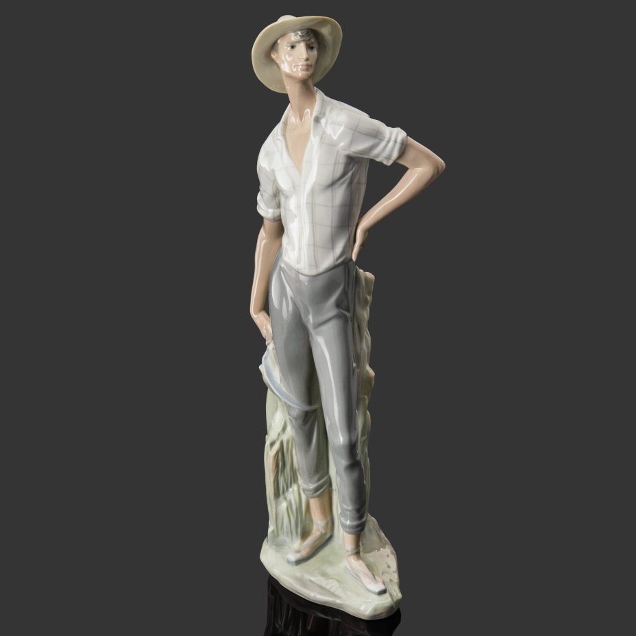 Статуэтка "Мужчина с серпом" ("Жнец"), фарфор, роспись, NAO Porcelain, Испания, 1970-1990 гг.