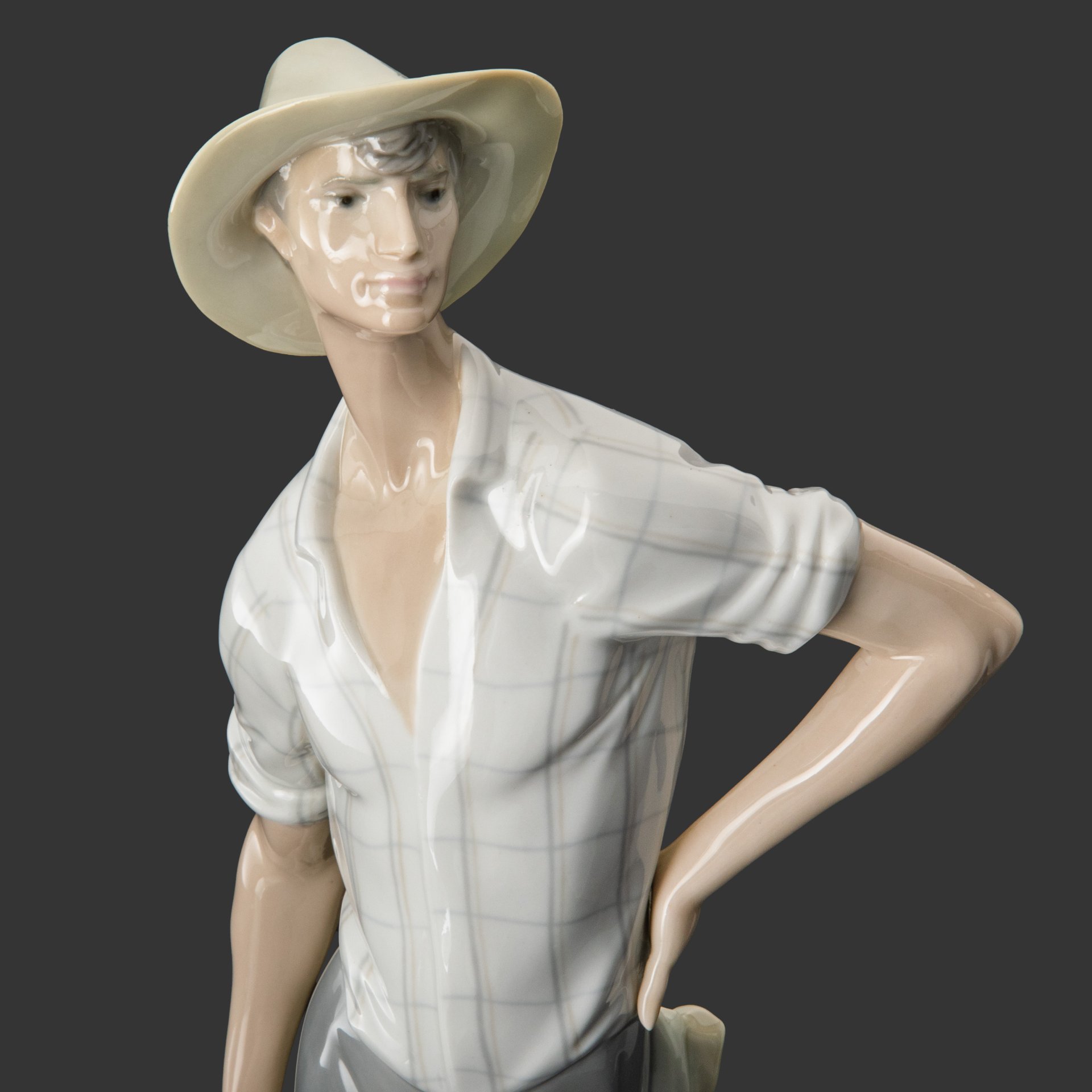 Статуэтка "Мужчина с серпом" ("Жнец"), фарфор, роспись, NAO Porcelain, Испания, 1970-1990 гг.