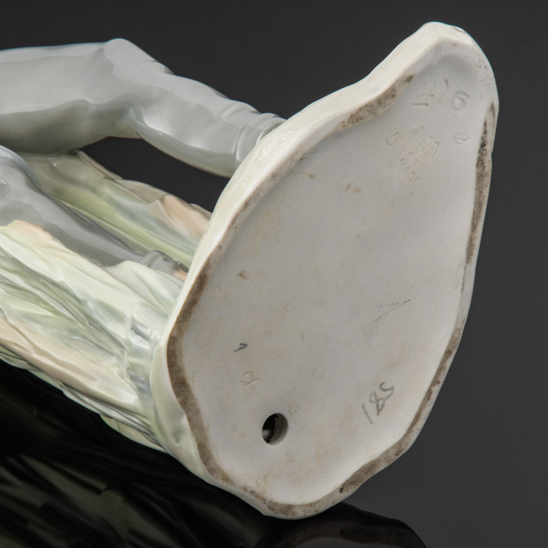 Статуэтка "Мужчина с серпом" ("Жнец"), фарфор, роспись, NAO Porcelain, Испания, 1970-1990 гг.