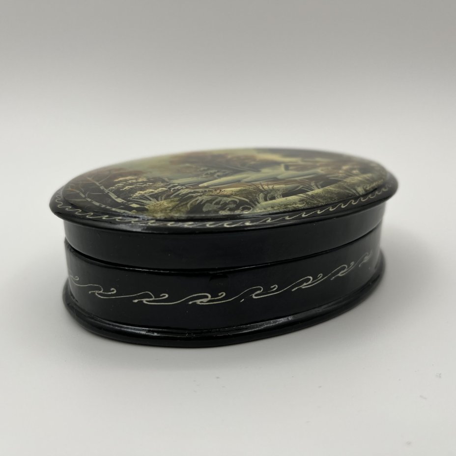 Шкатулка овальной формы, с изображением зимнего пейзажа, папье-маше, роспись, лак, Федоскинская фабрика миниатюрной живописи (Федоскино), Российская Федерация, 2000-2015 гг.