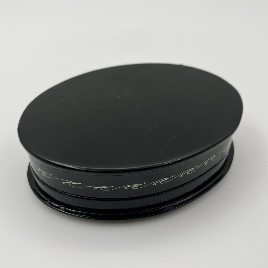 Шкатулка овальной формы, с изображением зимнего пейзажа, папье-маше, роспись, лак, Федоскинская фабрика миниатюрной живописи (Федоскино), Российская Федерация, 2000-2015 гг.