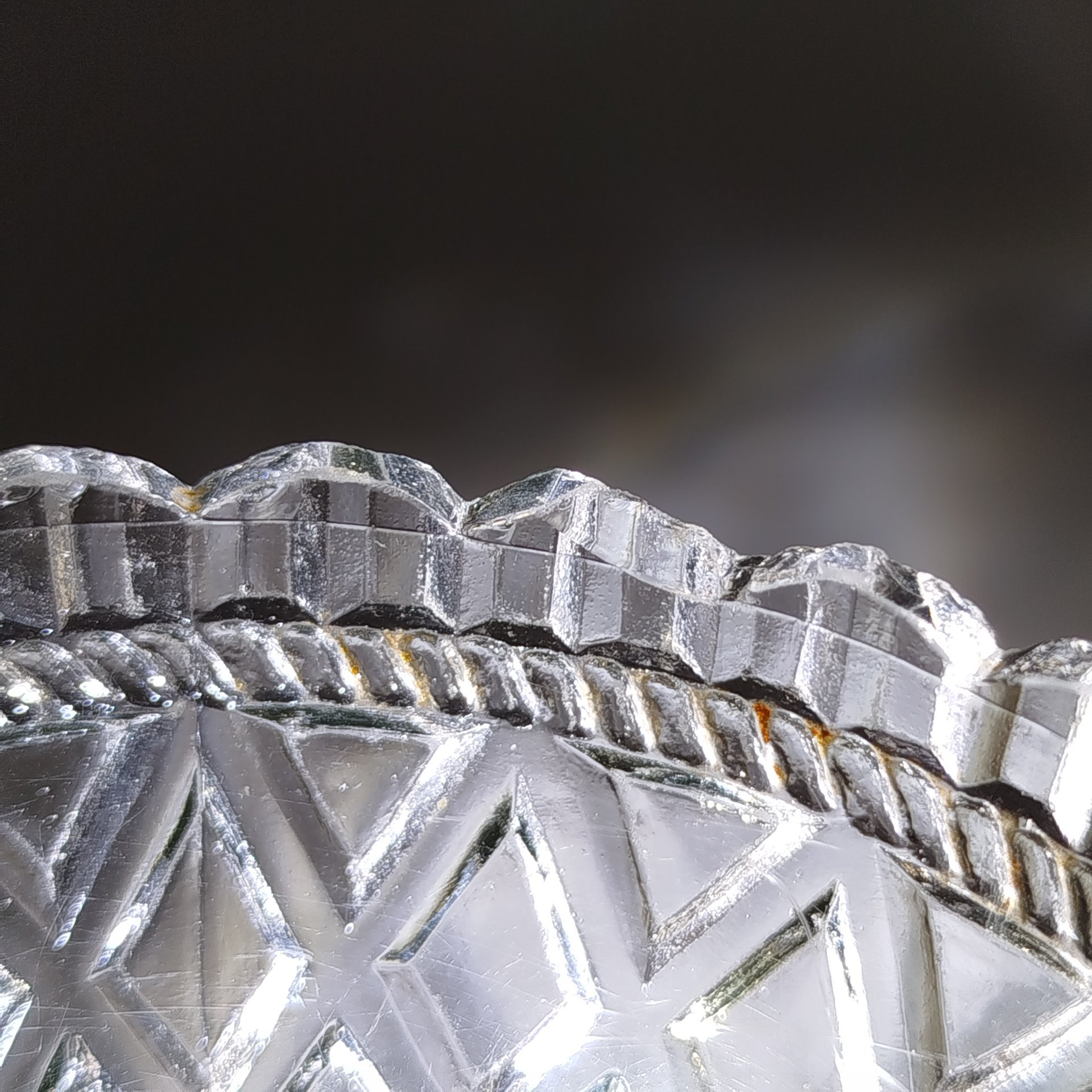 Конфетница с рельефным декором и фигурным бортом, стекло, пресс, Россия, 1900-1930 гг.