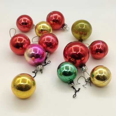 Набор из 12-ти ёлочных шаров различных расцветок (в подборе), стекло, металл, краска, СССР, 1970-1990 гг.