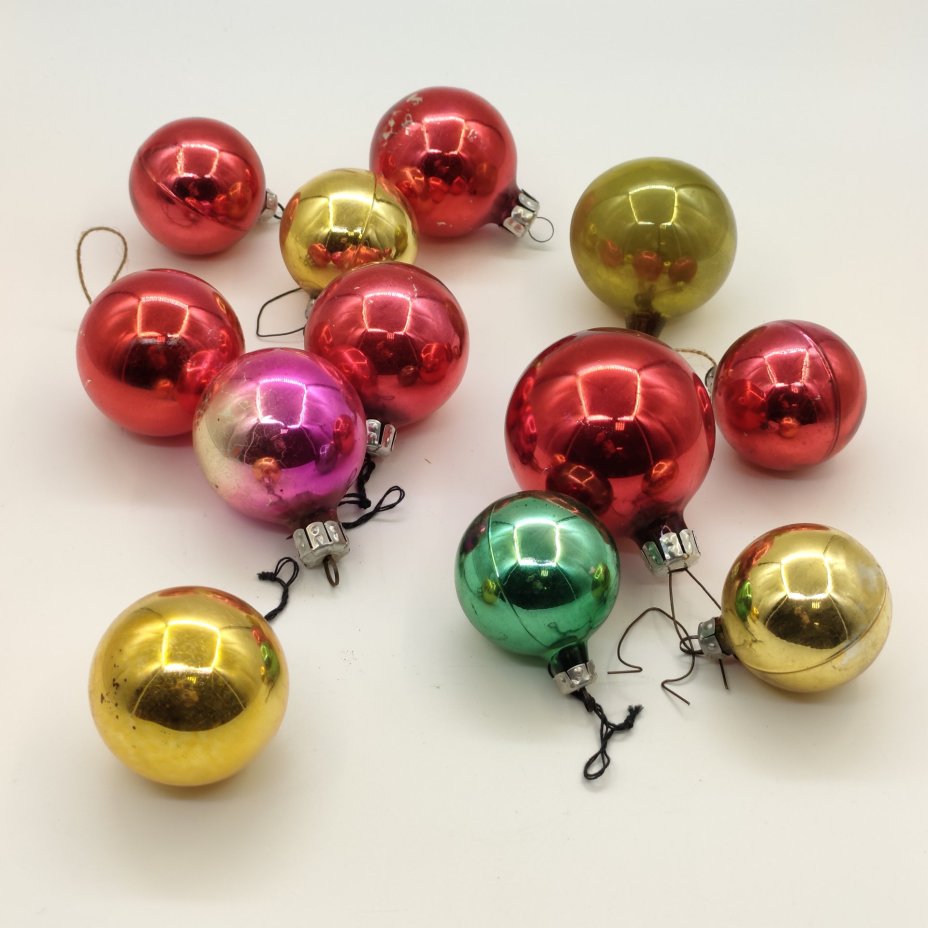 Набор из 12-ти ёлочных шаров различных расцветок (в подборе), стекло, металл, краска, СССР, 1970-1990 гг.