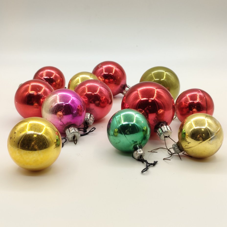 Набор из 12-ти ёлочных шаров различных расцветок (в подборе)