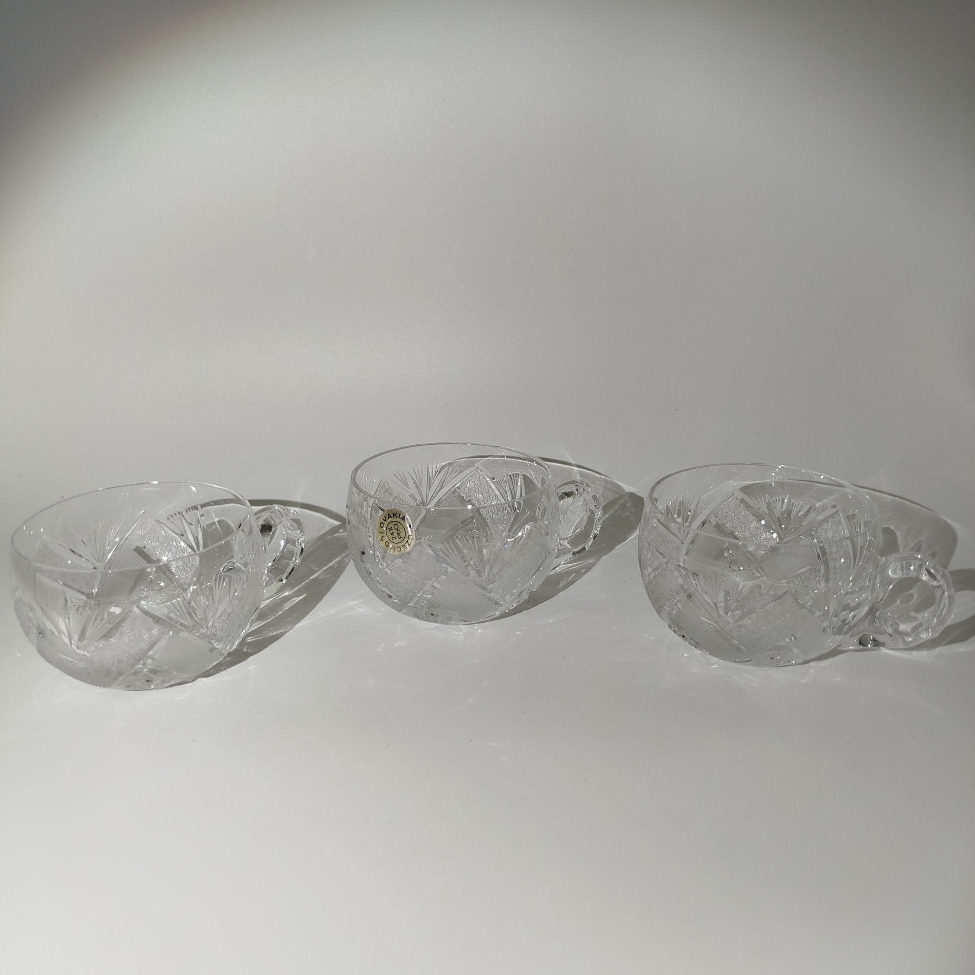 Набор из трех кружек с резным декором, хрусталь, алмазная грань, Чехословакия, 1970-1980 гг.