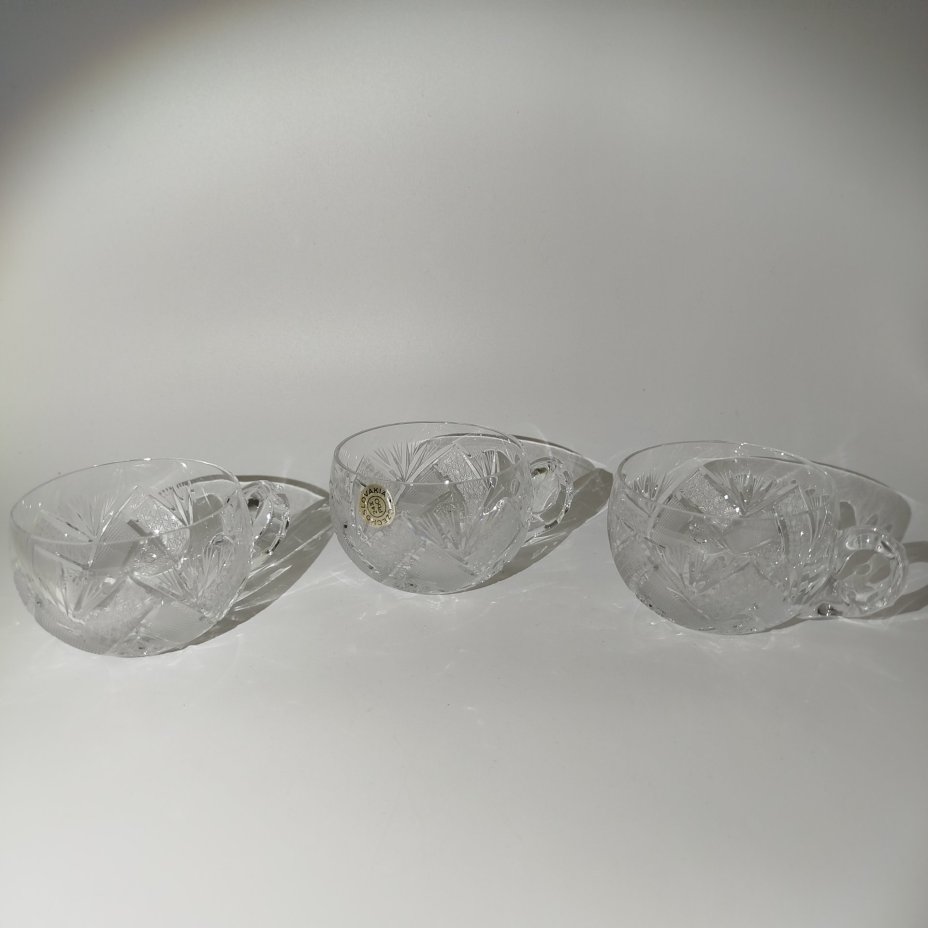 Набор из трех кружек с резным декором, хрусталь, алмазная грань, Чехословакия, 1970-1980 гг.