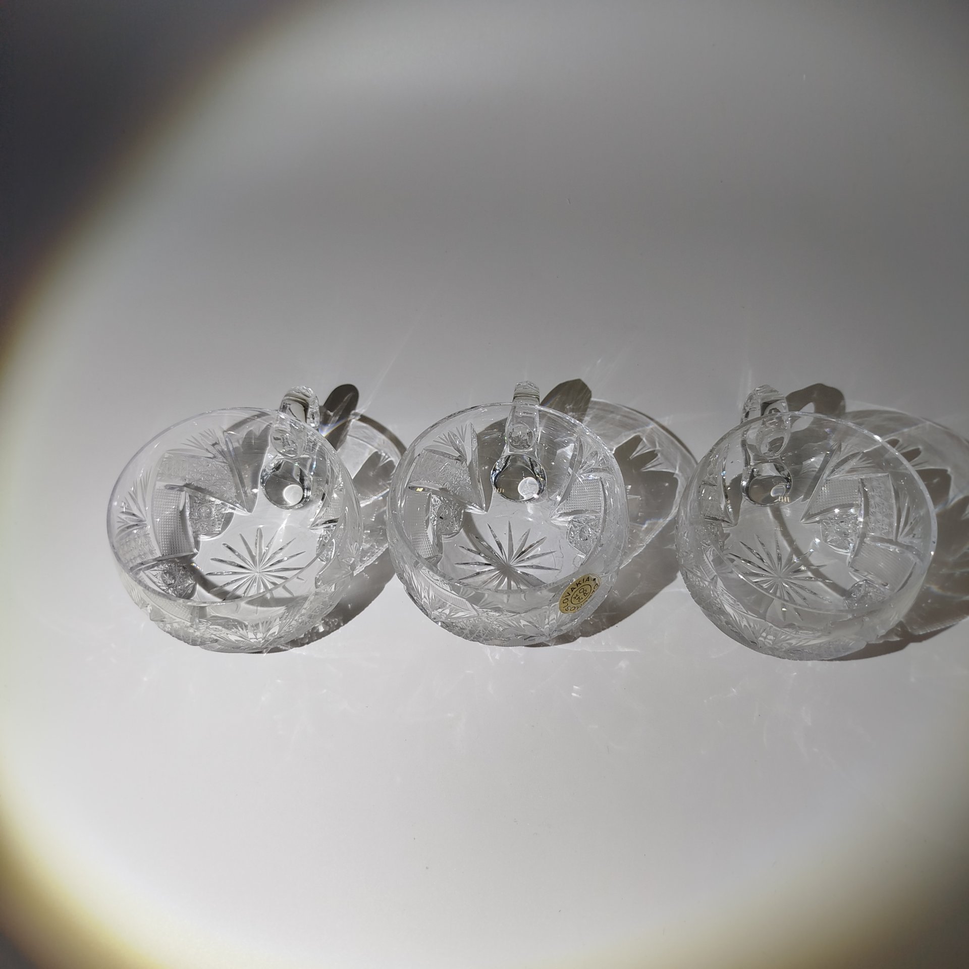 Набор из трех кружек с резным декором, хрусталь, алмазная грань, Чехословакия, 1970-1980 гг.