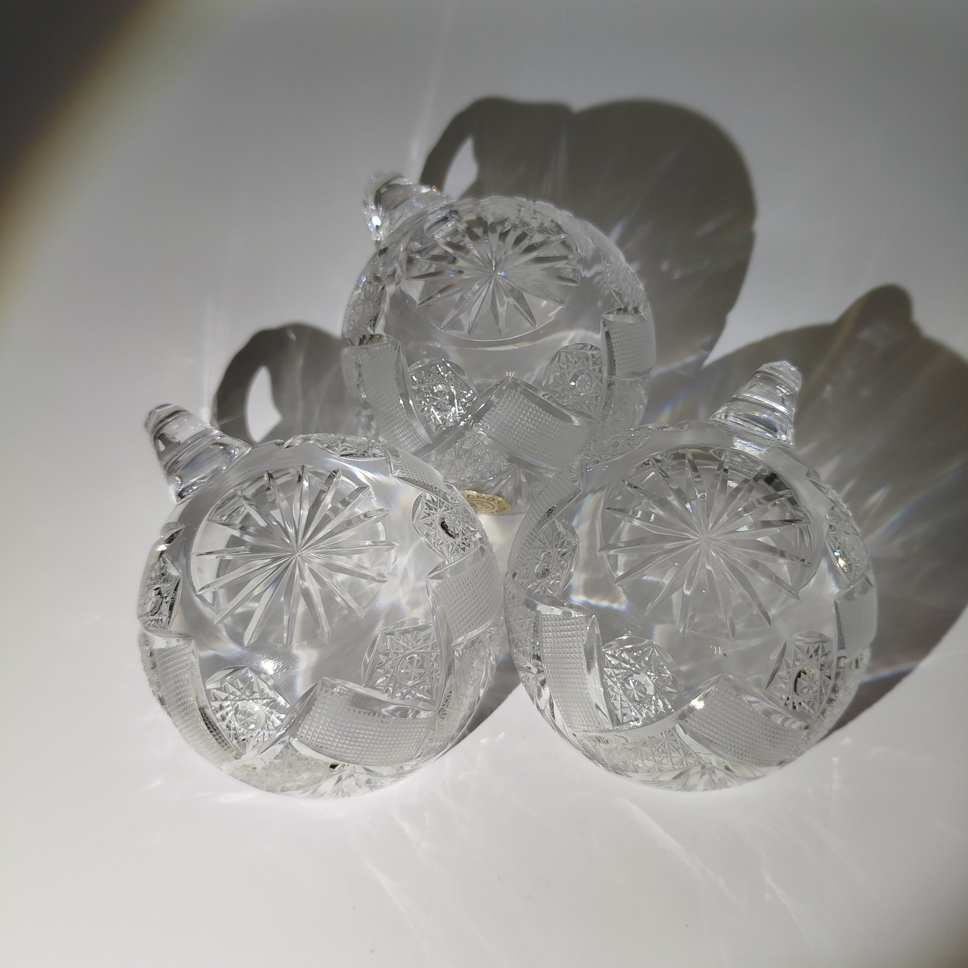 Набор из трех кружек с резным декором, хрусталь, алмазная грань, Чехословакия, 1970-1980 гг.