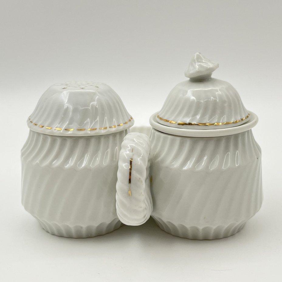 Солонка (перечница) трехсекционная c рельефным декором