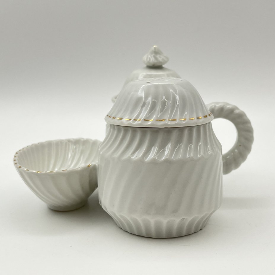 Солонка (перечница) трехсекционная c рельефным декором