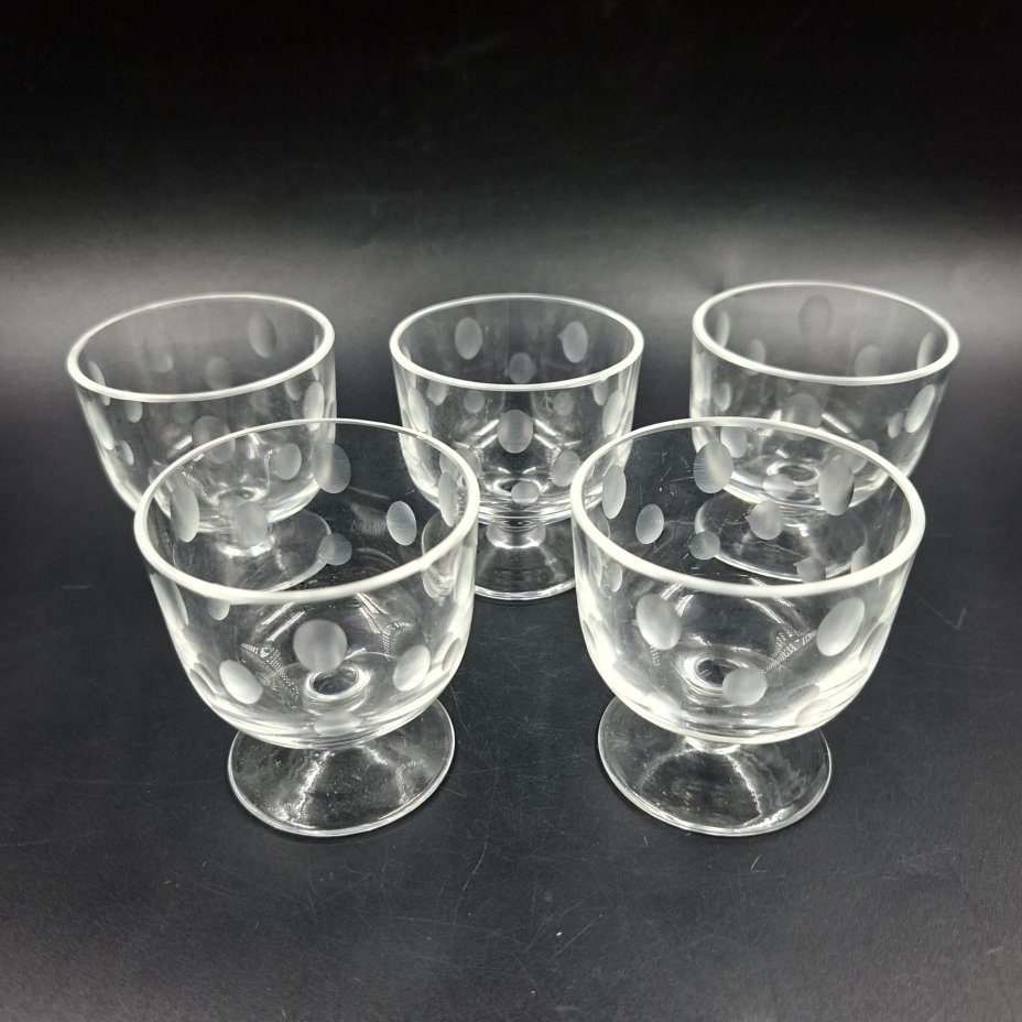 Набор из пяти рюмок с декором в виде ямок, стекло, СССР, 1970-1990 гг.