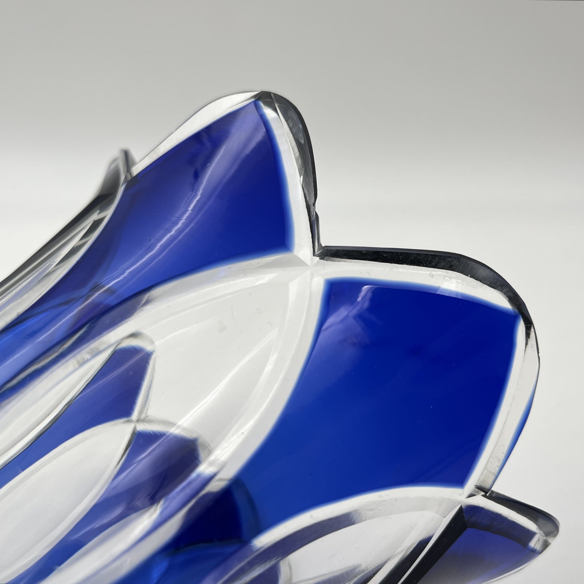 Ваза "Тюльпан" кобальтового оттенка