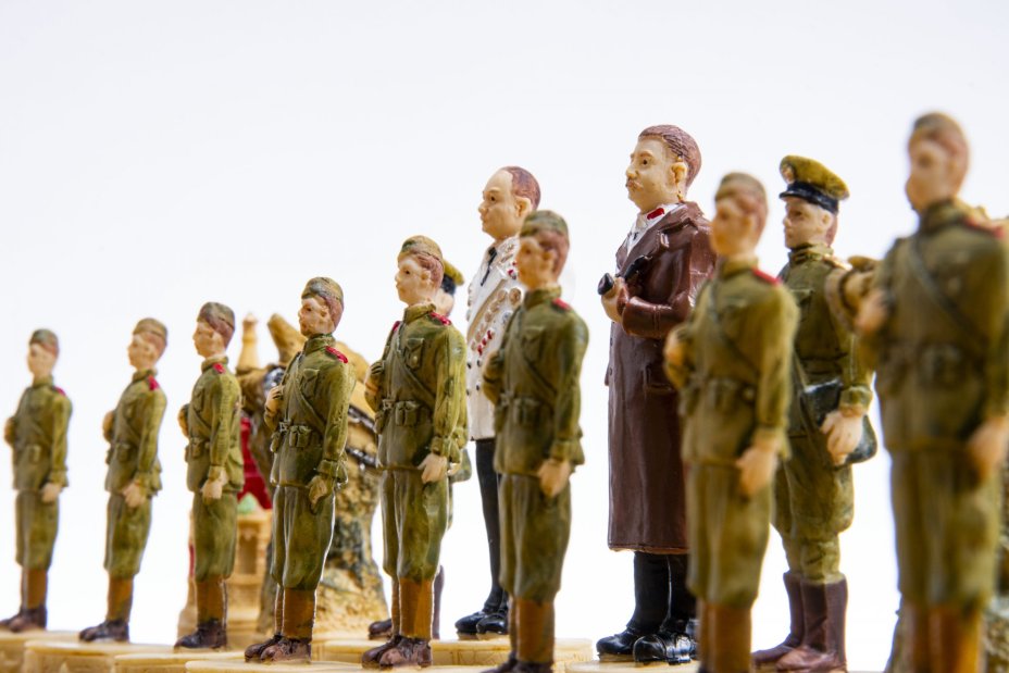 Шахматы "Великая Отечественная война", дерево, ПВХ, Китай, 2020-2021 гг