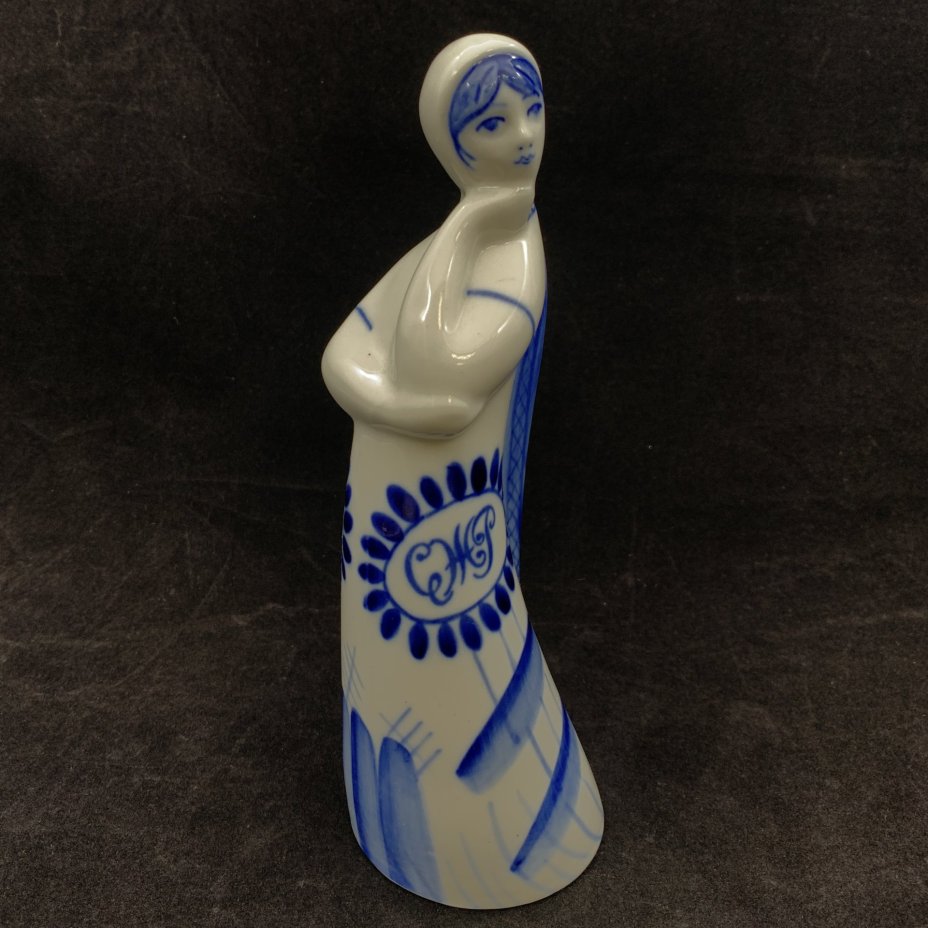 Статуэтка "Девушка с косой", автор Л. П. Азарова, Гжель