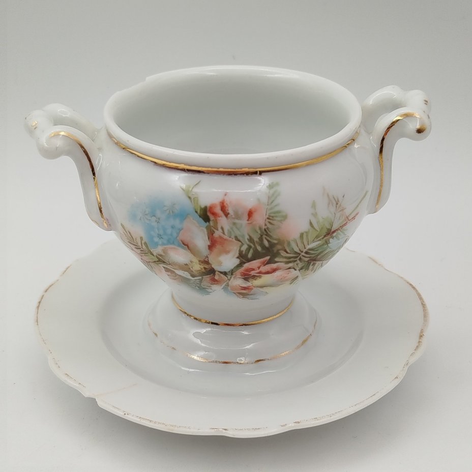 Молочник с нежным растительным декором