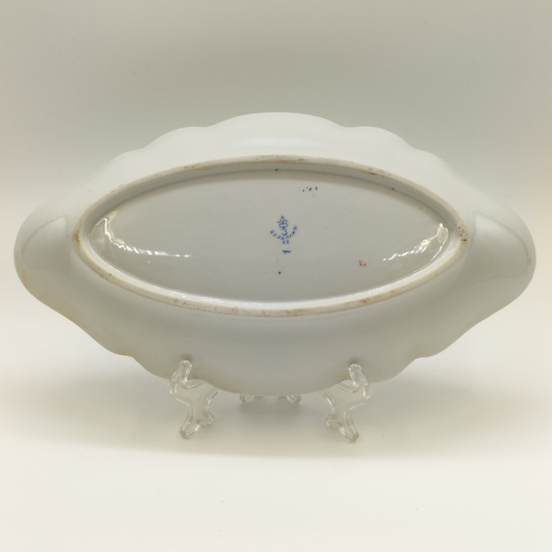 Блюдо (селёдочница) с цветочным декором и фигурным краем, фарфор, деколь, золочение, Дмитровский фарфоровый завод (ДФЗ Вербилки), СССР, 1954-1965 гг.