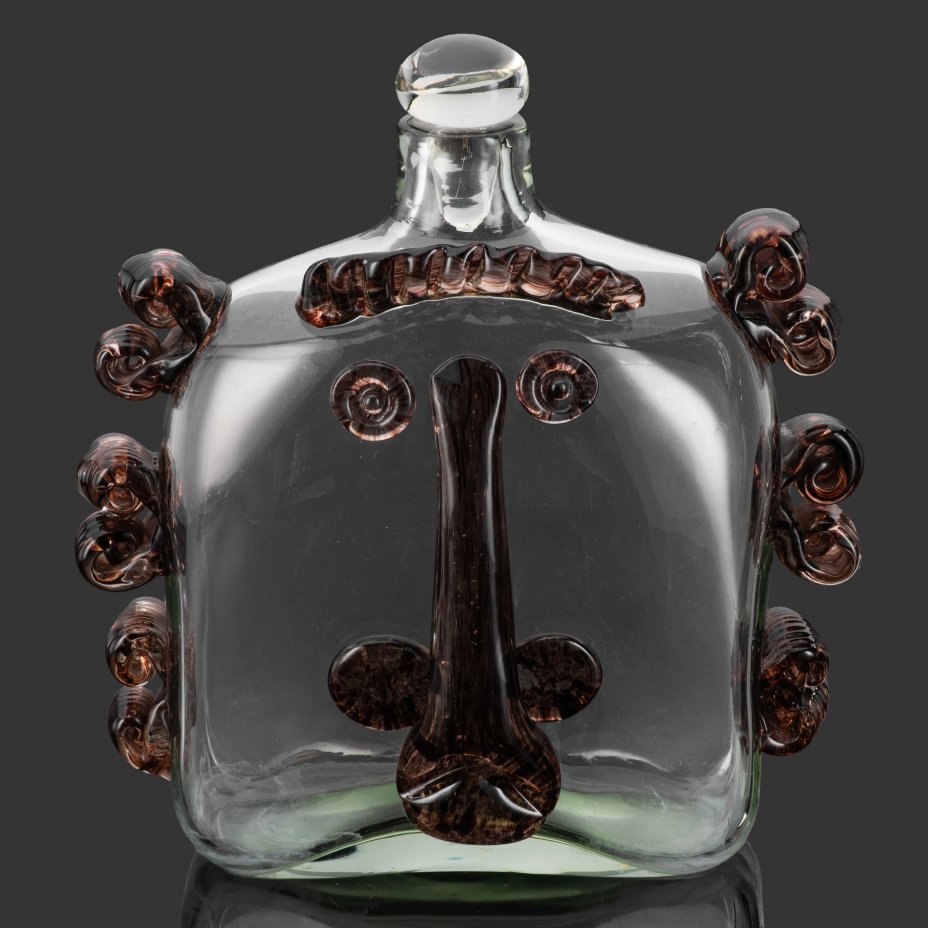 Штоф из серии "Маски", автор Черняк Франц Андреевич (1938-2025 гг.), стекло, гутная техника, Львовская керамико-скульптурная фабрика (ЛКСФ), СССР, 1970-1990 гг.