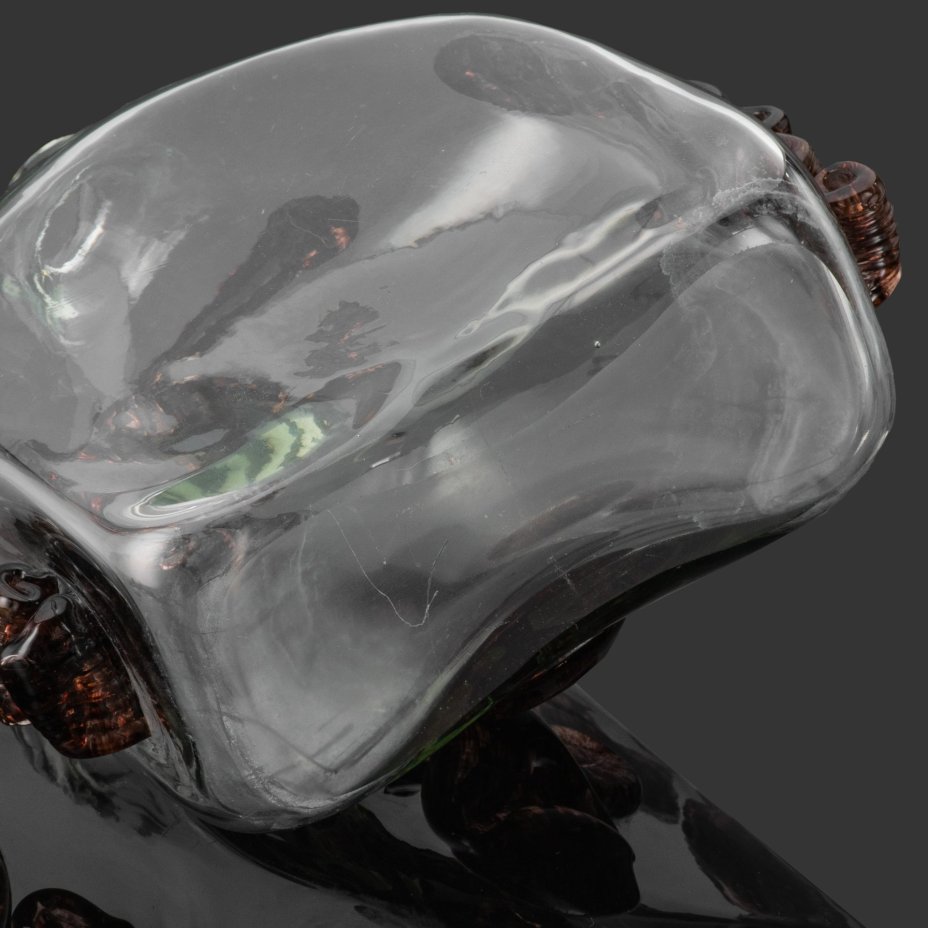 Штоф из серии "Маски", автор Черняк Франц Андреевич (1938-2025 гг.), стекло, гутная техника, Львовская керамико-скульптурная фабрика (ЛКСФ), СССР, 1970-1990 гг.