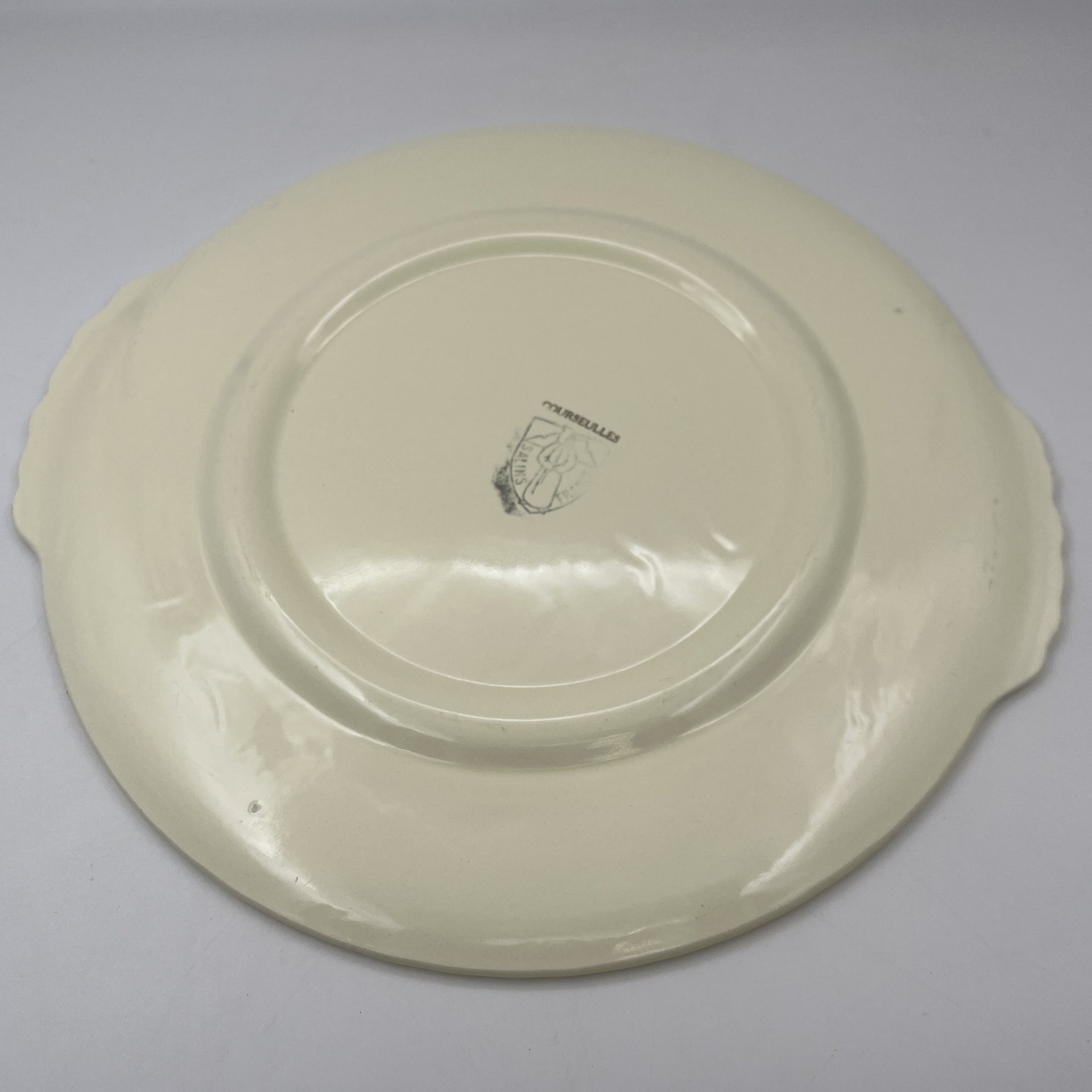 Блюдо с ручками, украшенное декором в виде роз, Salins, фаянс, деколь, крытье, золочение, Франция, 1960-1980 гг.