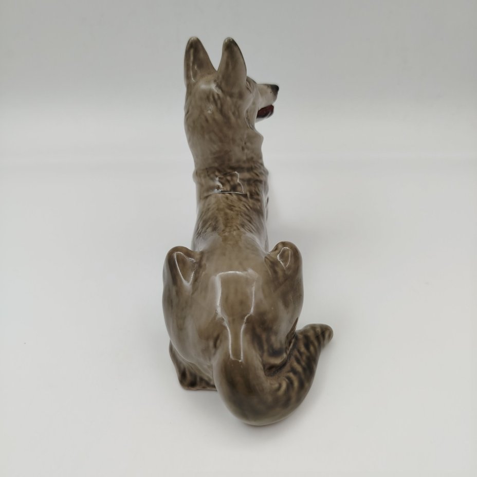 Статуэтка "Немецкая овчарка", скульптор В.С. Драчинская, фарфор, роспись, Ленинградский фарфоровый завод (ЛФЗ), СССР, 1970-1991 гг.