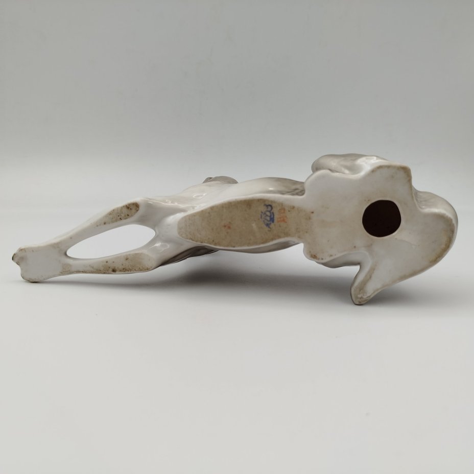 Статуэтка "Немецкая овчарка", скульптор В.С. Драчинская, фарфор, роспись, Ленинградский фарфоровый завод (ЛФЗ), СССР, 1970-1991 гг.