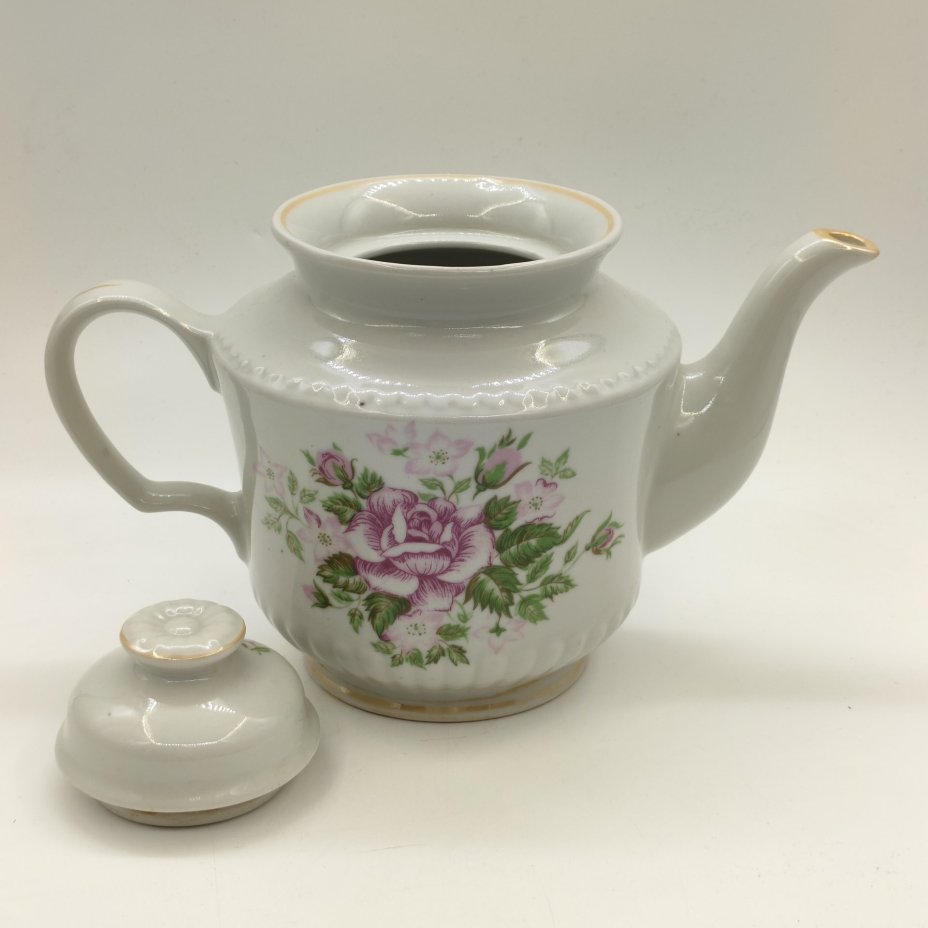 Чайник с цветочным декором и фигурной ручкой на крышке
