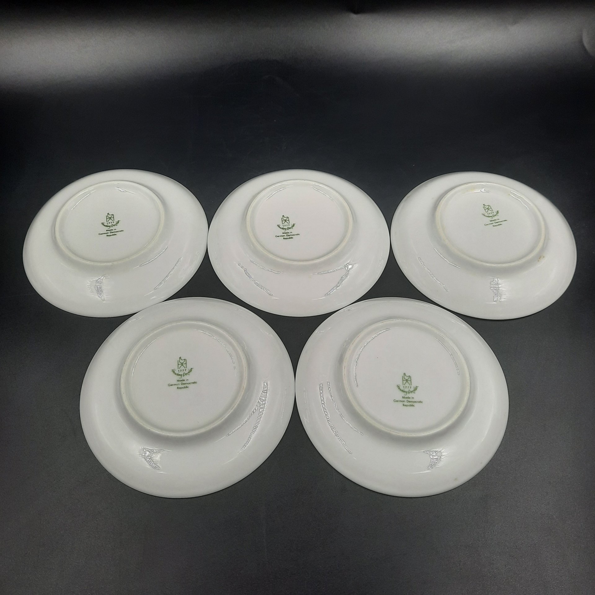 Набор из пяти розеток с цветочно-ажурным орнаментом, фарфор, деколь, золочение, Graf Von Henneberg Porzellan, 1777 Jlmenau, ГДР, 1977-1990 гг.