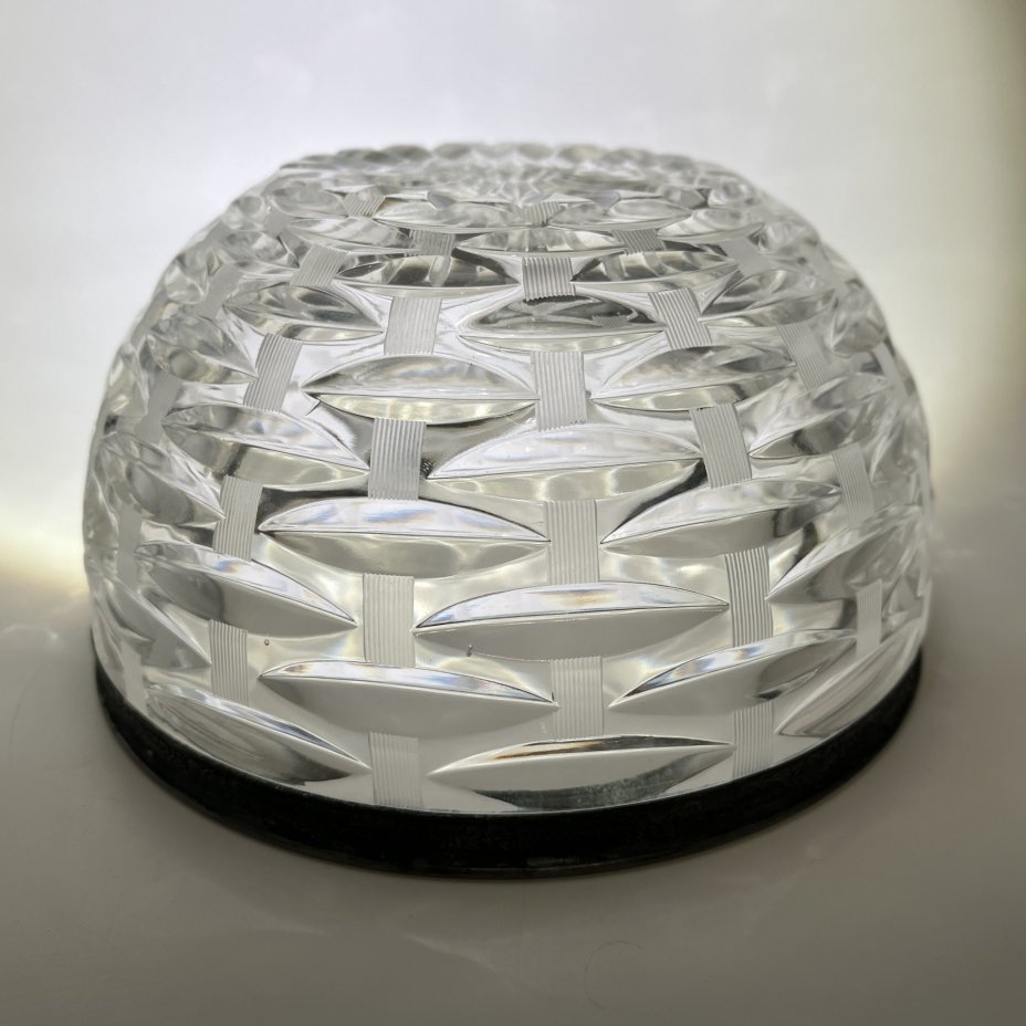 Ваза (конфетница, салатник) с металлическим ободком, украшенным растительным декором