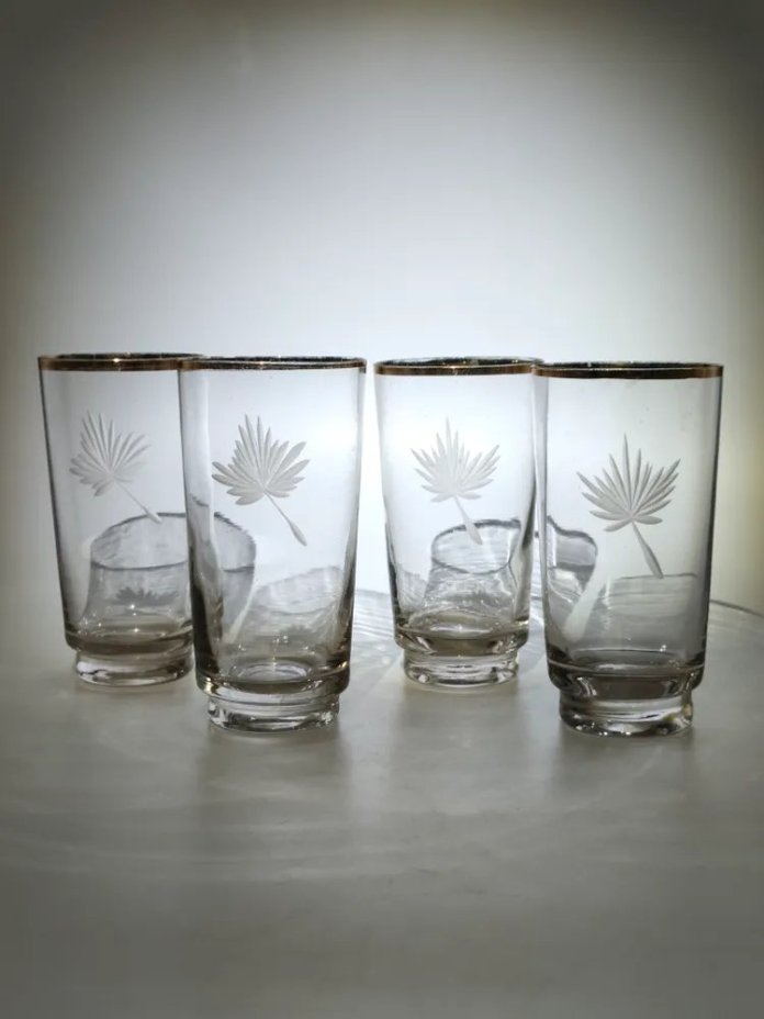 Набор стаканов на 4 персоны с растительным декором, стекло, золочение, СССР, 1970-1990 гг.