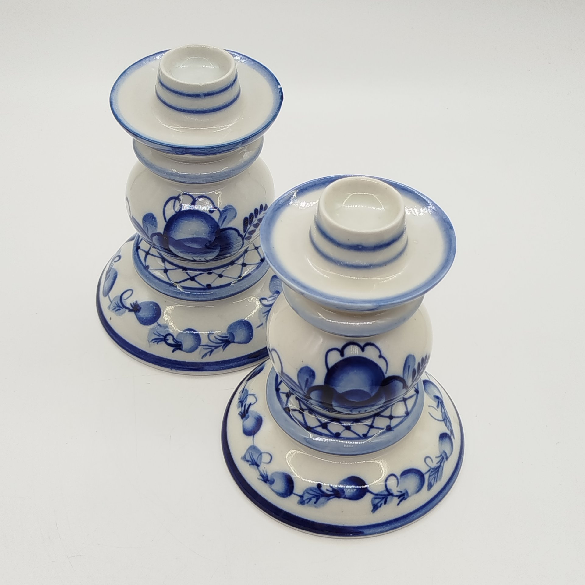 Подсвечники парные для одной свечи с цветочным декором, Гжель