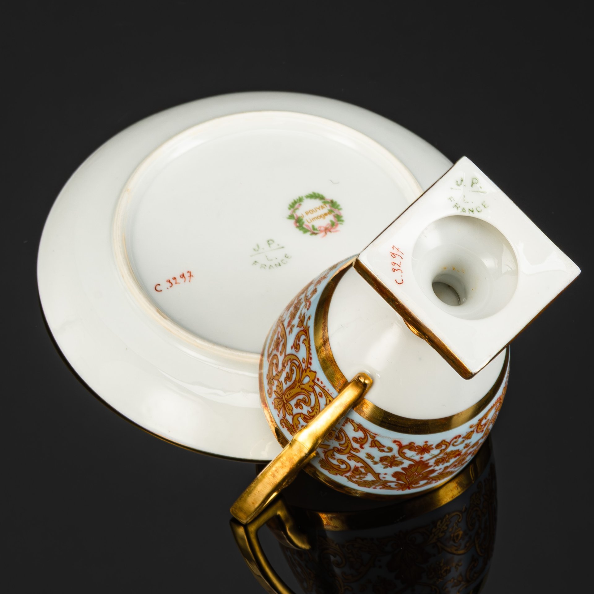 Чайно-кофейная пара на высокой ножке в стиле ампир, декорированная растительной гирляндой, мануфактура Jean Pouyat Limoges (J.P.L. France), фарфор, деколь, золочение, Limoges, Франция, 1891-1932 гг.