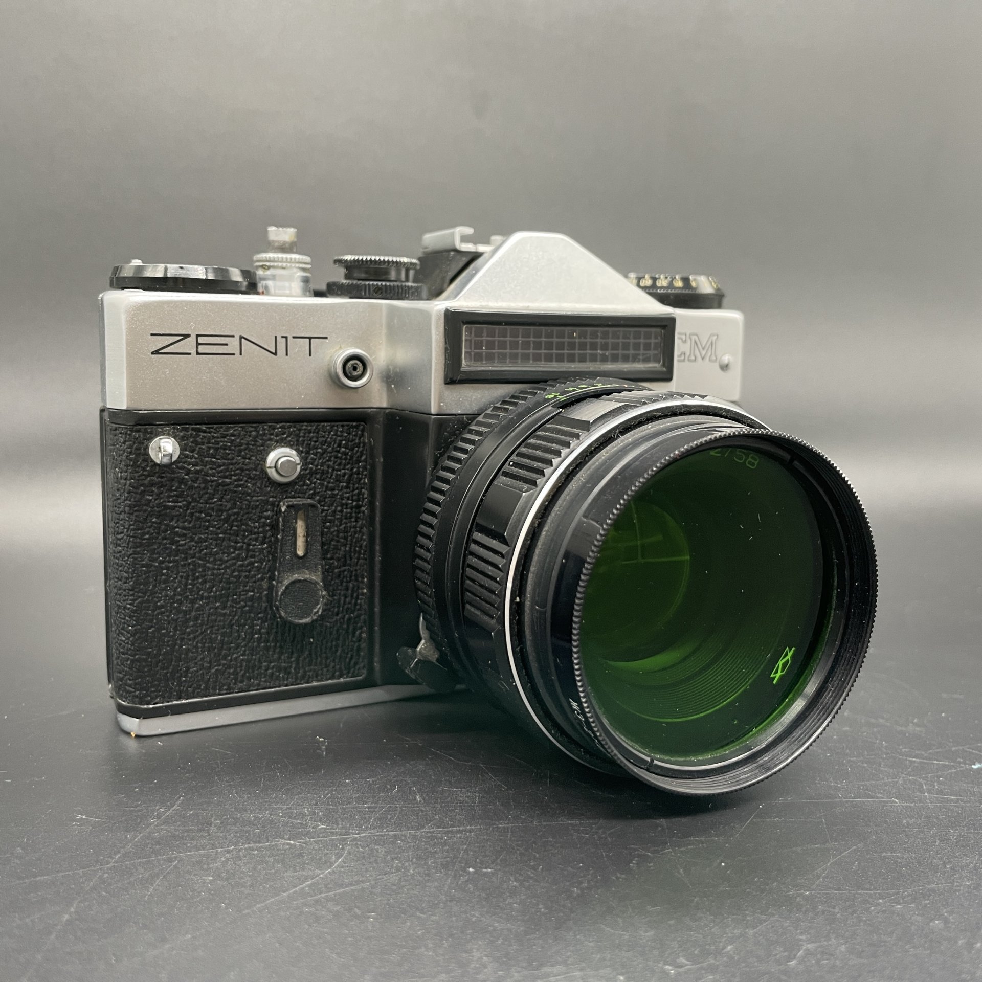 Фотоаппарат "Зенит-EM" с объективом "Гелиос-44М-4" в оригинальном кофре, Красногорский механический завод (КМЗ)