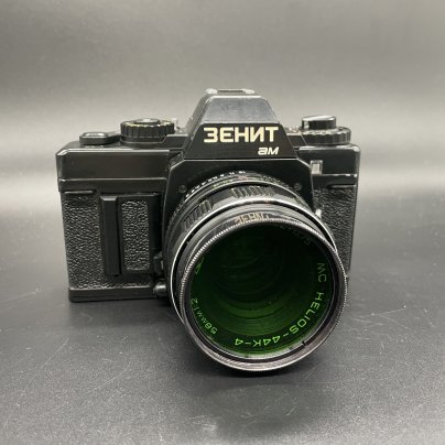 Фотоаппарат "Зенит АМ" с объективом "Гелиос-44к-4", Красногорский механический завод (КМЗ)