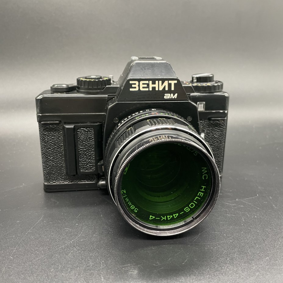 Фотоаппарат "Зенит АМ" с объективом "Гелиос-44к-4", Красногорский механический завод (КМЗ)