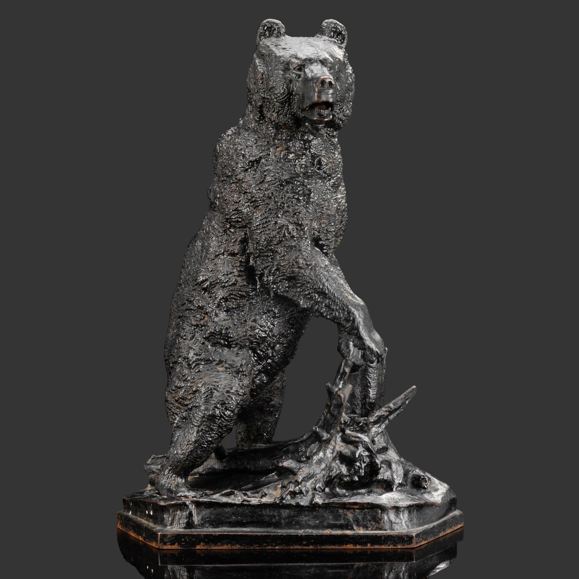 Скульптура "Медведь на задних лапах" (Лисинский медведь у пня), по модели 1865 года, Н.И. Либериха, чугун, крашение, СССР, 1954 г.