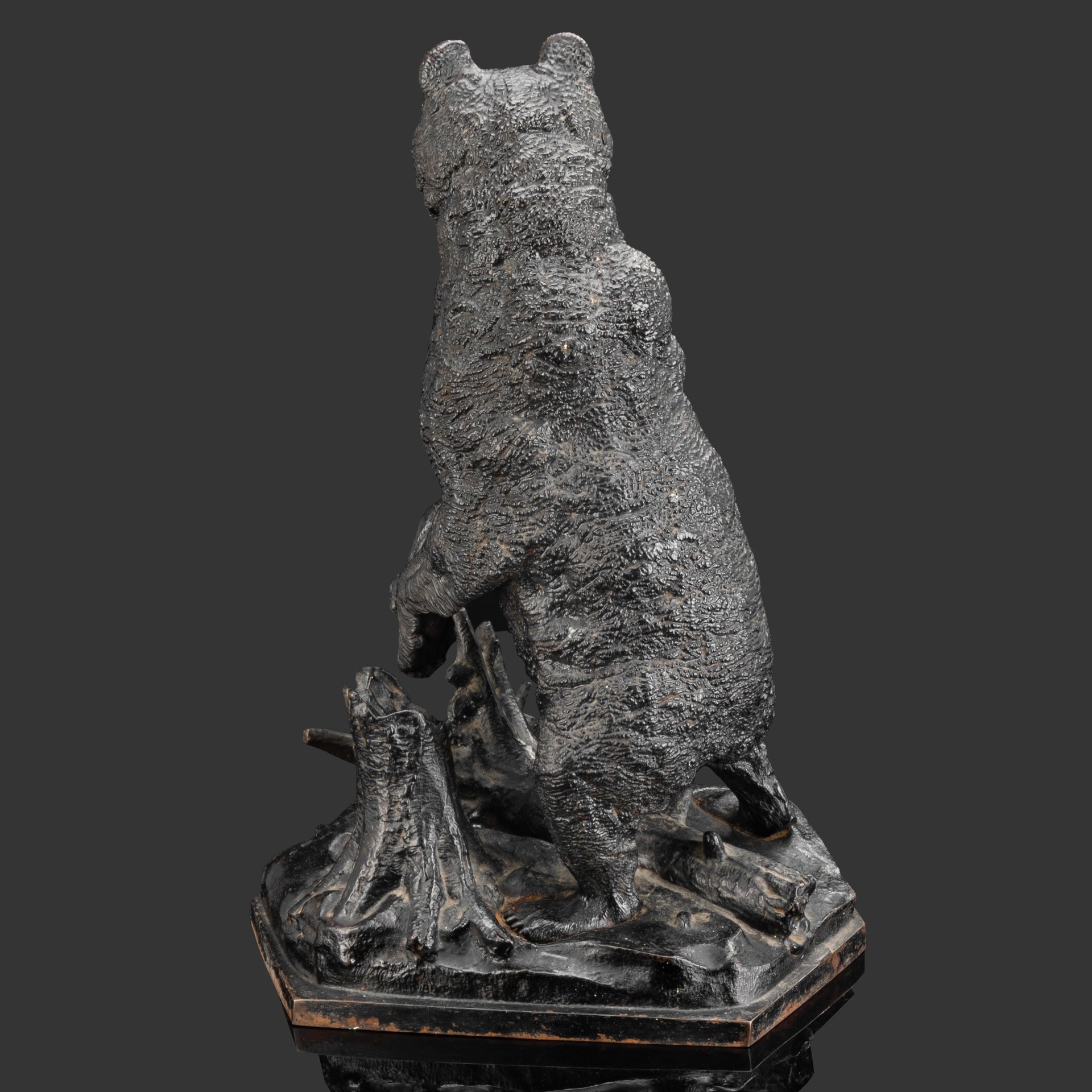 Скульптура "Медведь на задних лапах" (Лисинский медведь у пня), по модели 1865 года, Н.И. Либериха, чугун, крашение, СССР, 1954 г.