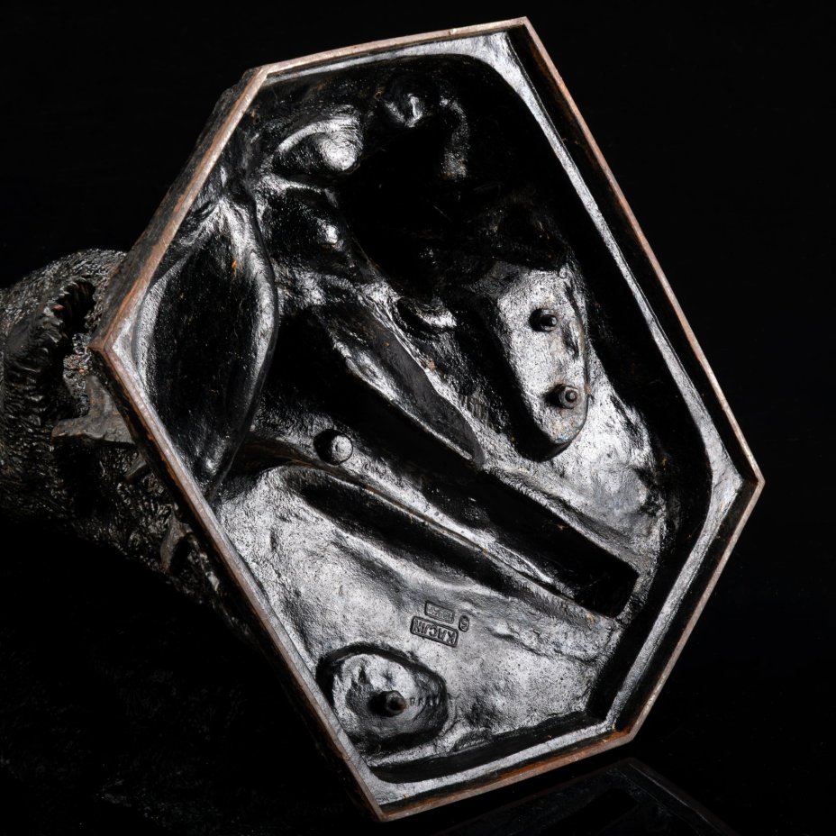 Скульптура "Медведь на задних лапах" (Лисинский медведь у пня), по модели 1865 года, Н.И. Либериха