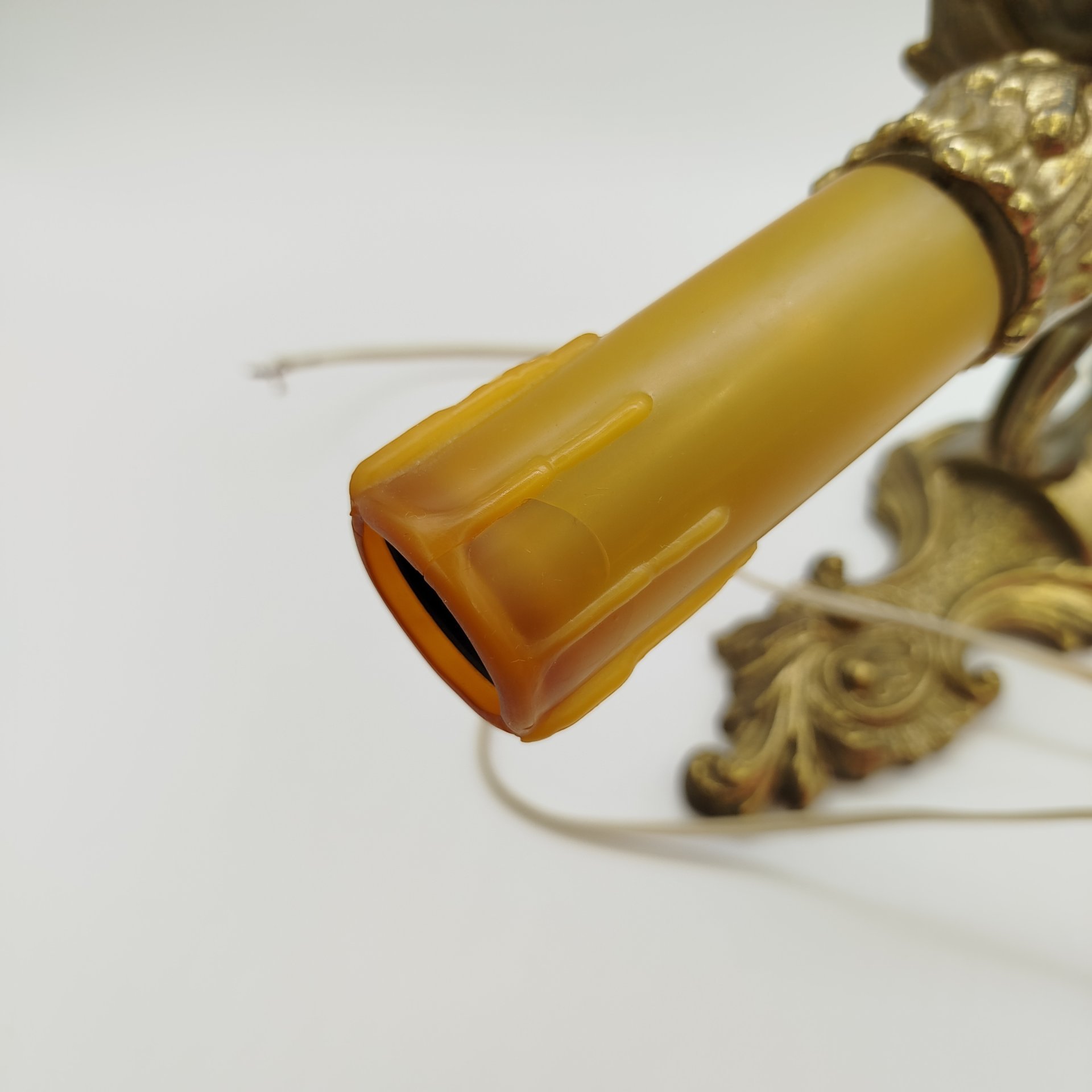 Бра однорожковое с декором в виде растительных элементов, латунь, пластик, СССР, 1980-1990 гг.