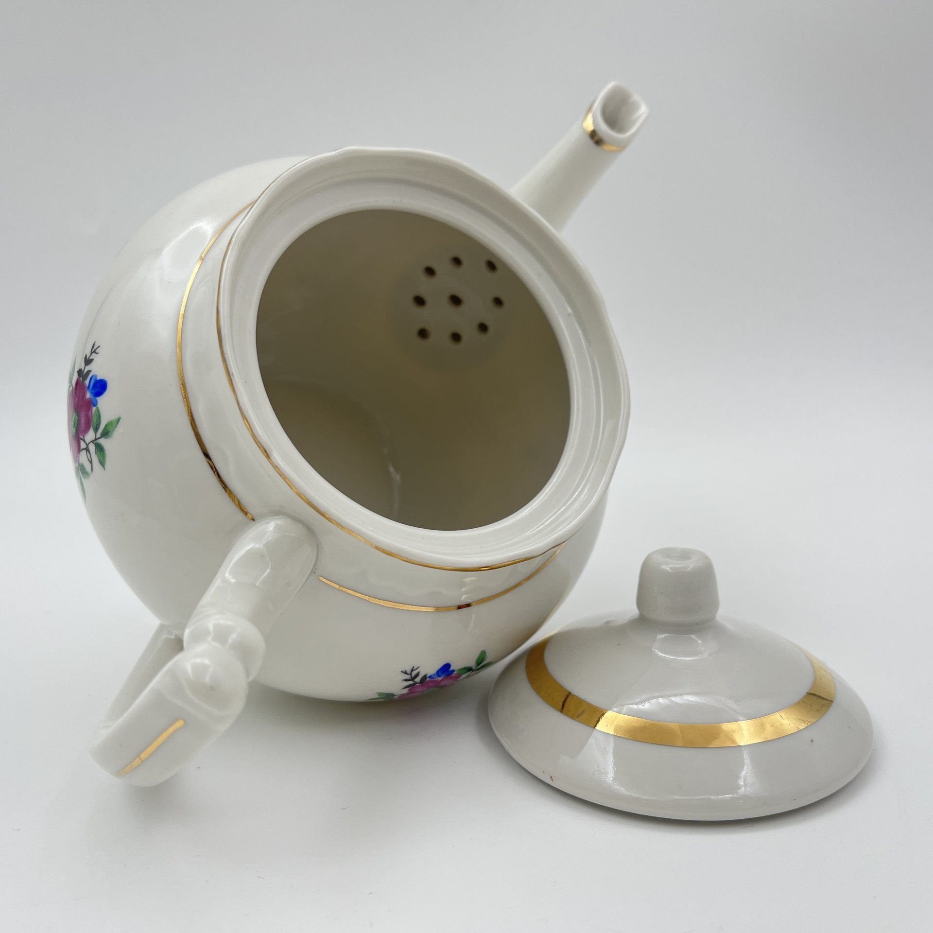 Сервиз чайный с цветочным декором на 5 персон (13 предметов), фарфор, деколь, золочение, Дмитровский фарфоровый завод (ДФЗ Вербилки), СССР, 1954-1965 гг.