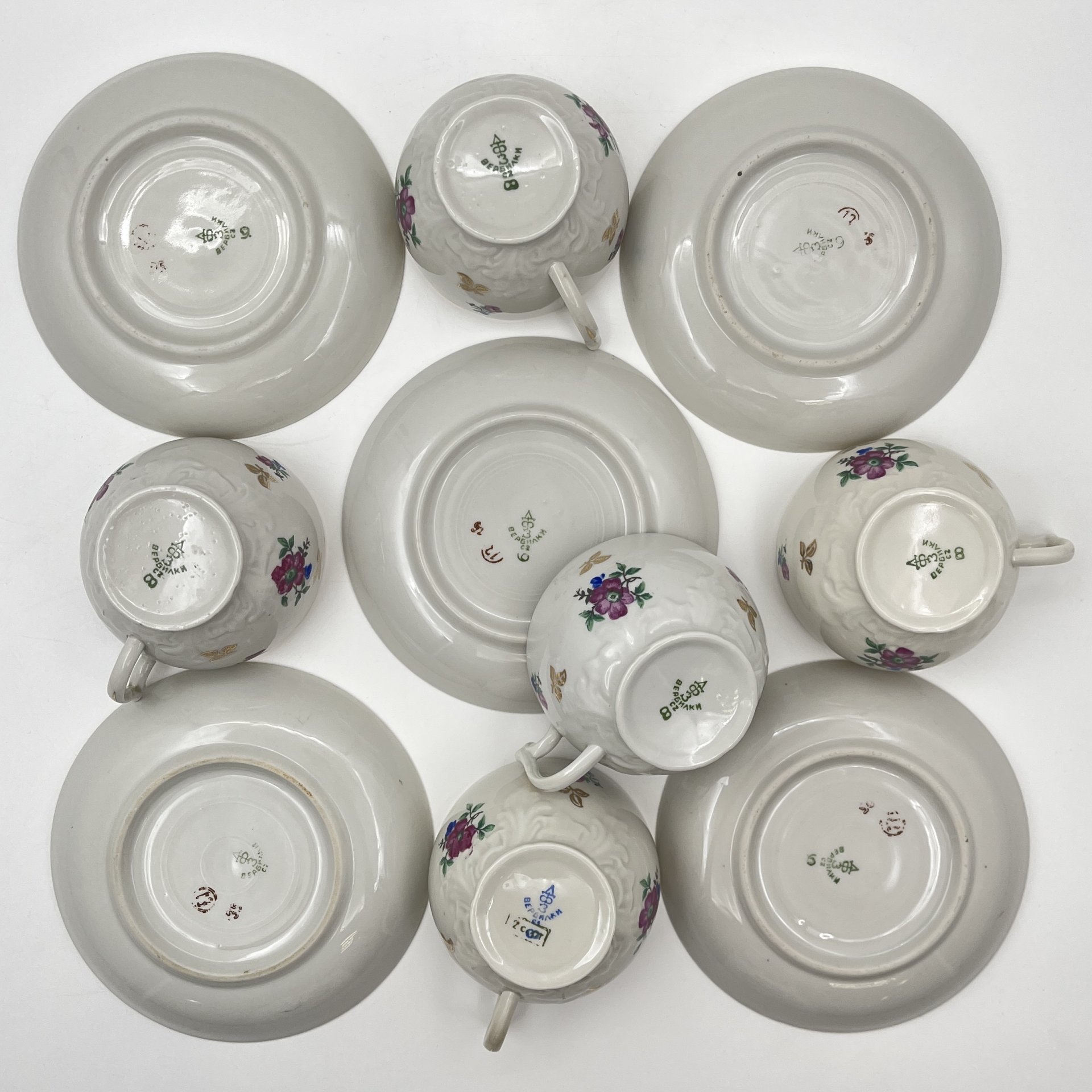 Сервиз чайный с цветочным декором на 5 персон (13 предметов), фарфор, деколь, золочение, Дмитровский фарфоровый завод (ДФЗ Вербилки), СССР, 1954-1965 гг.