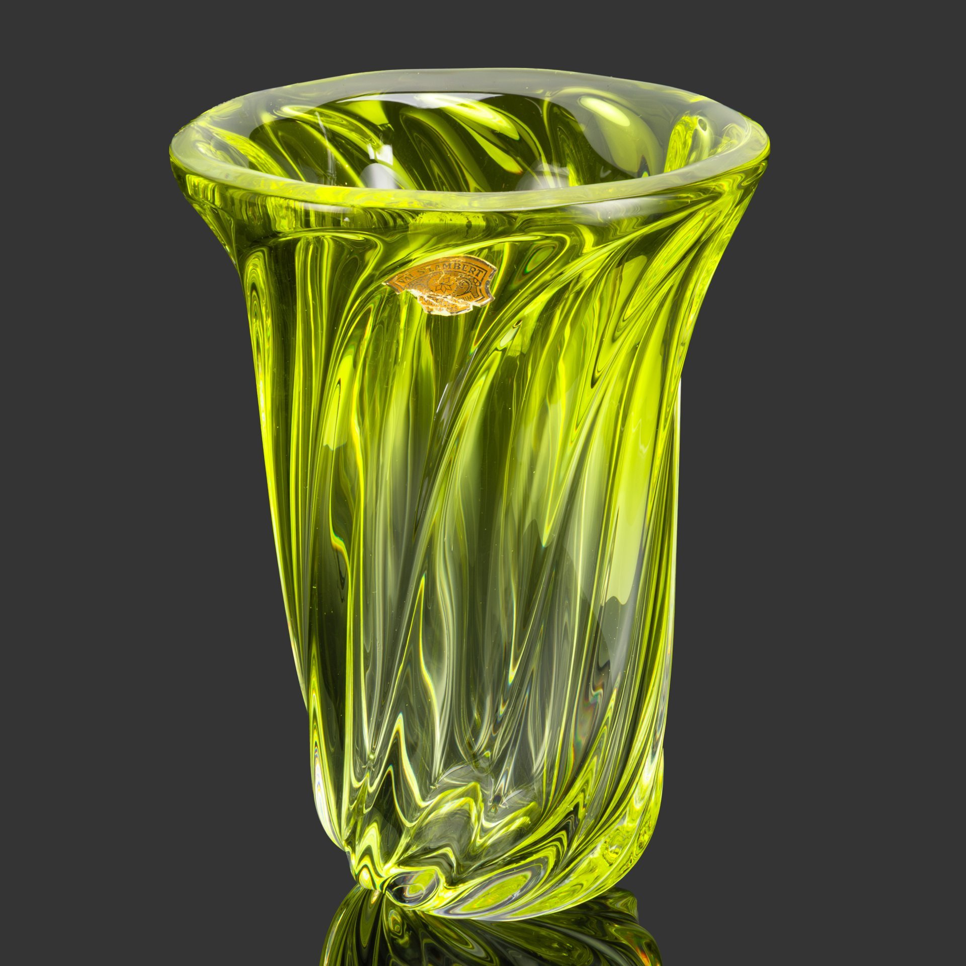 Ваза для цветов лимонного оттенка с декором в виде спирали, хрусталь, маркировка на дне, Val Saint Lambert, Бельгия, 1950-1970 гг.