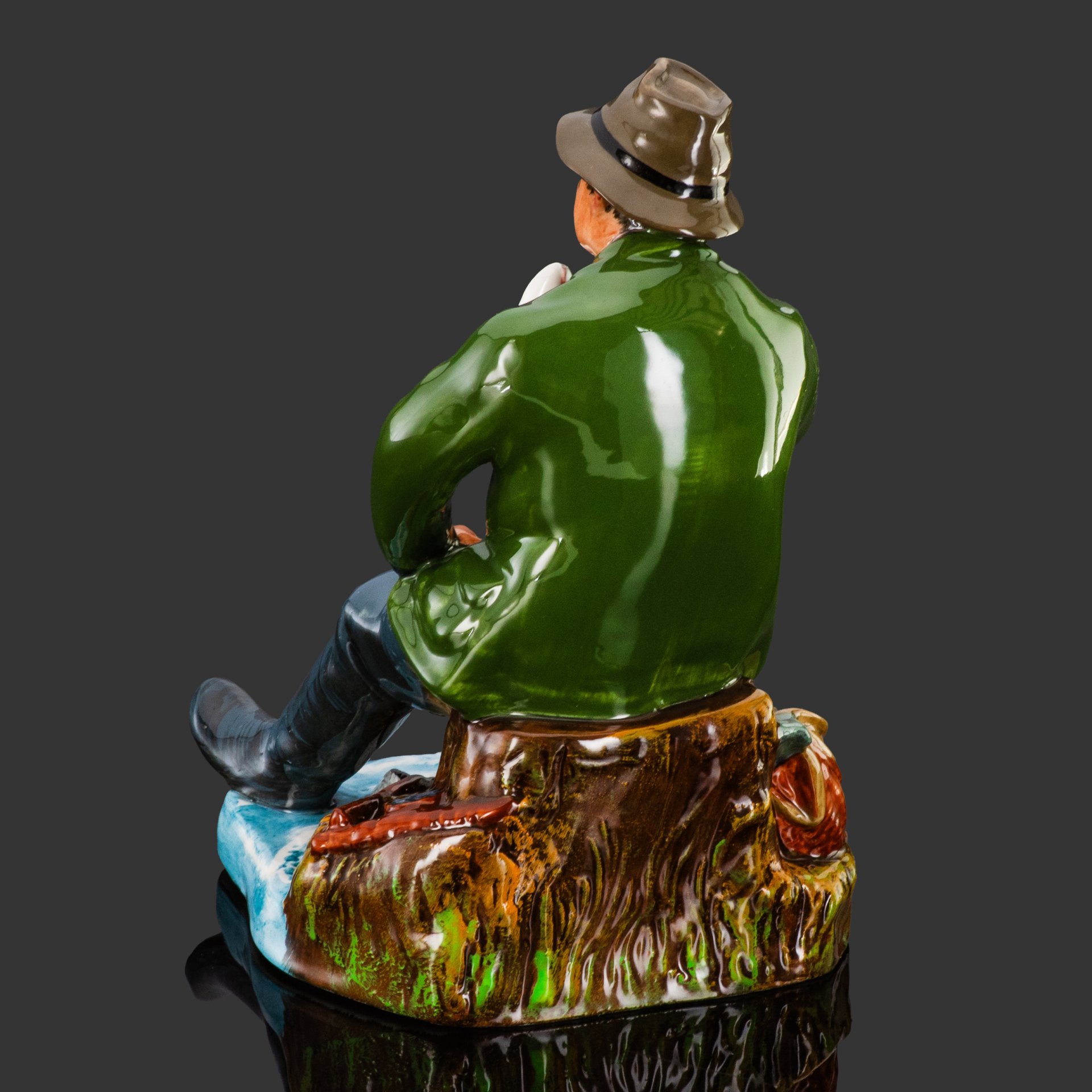 Статуэтка "Хороший улов", изображающая рыбака, фарфор, роспись, Royal Doulton, Великобритания, 1965-1986 гг.